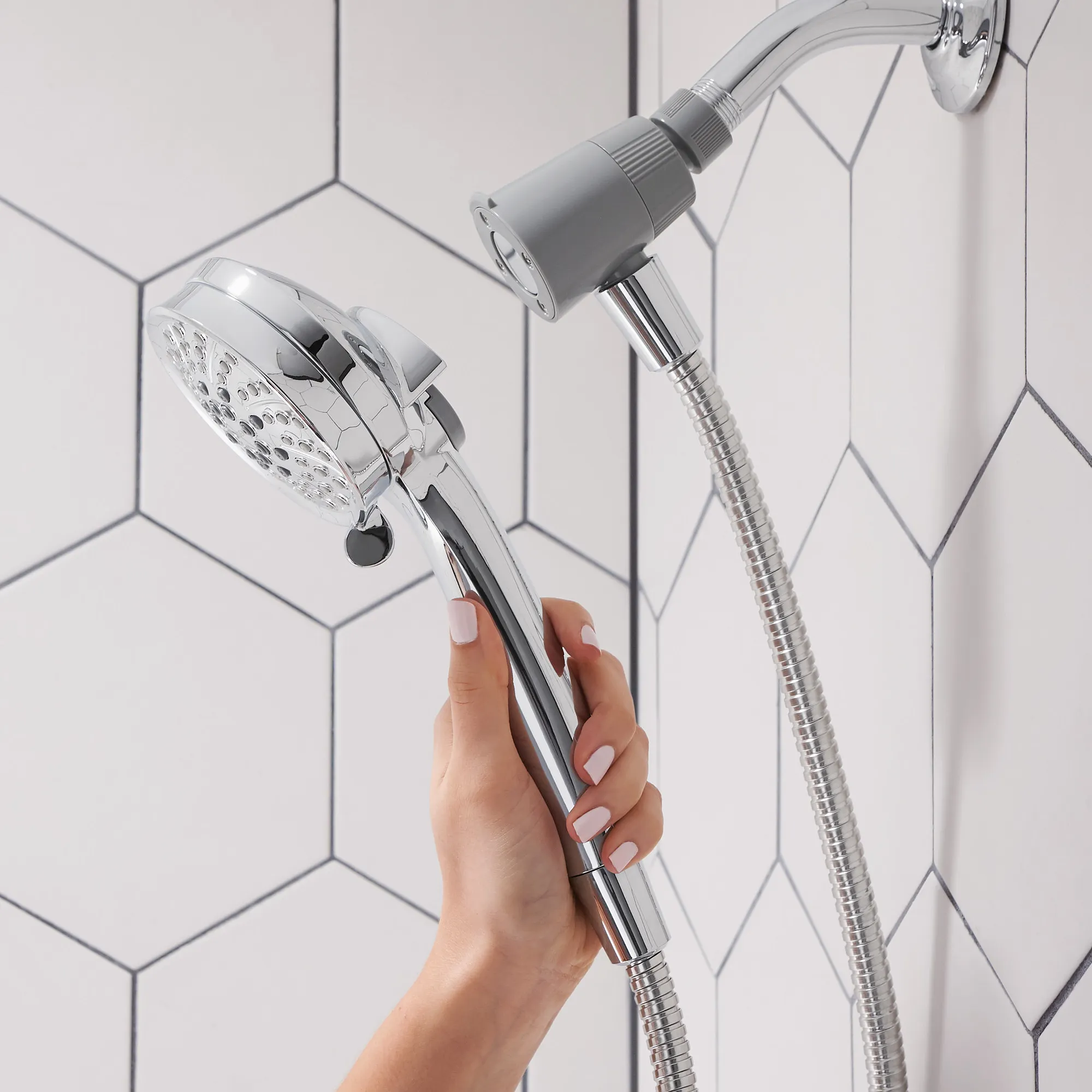 Attract With Magnetix Handheld Shower - Image 3