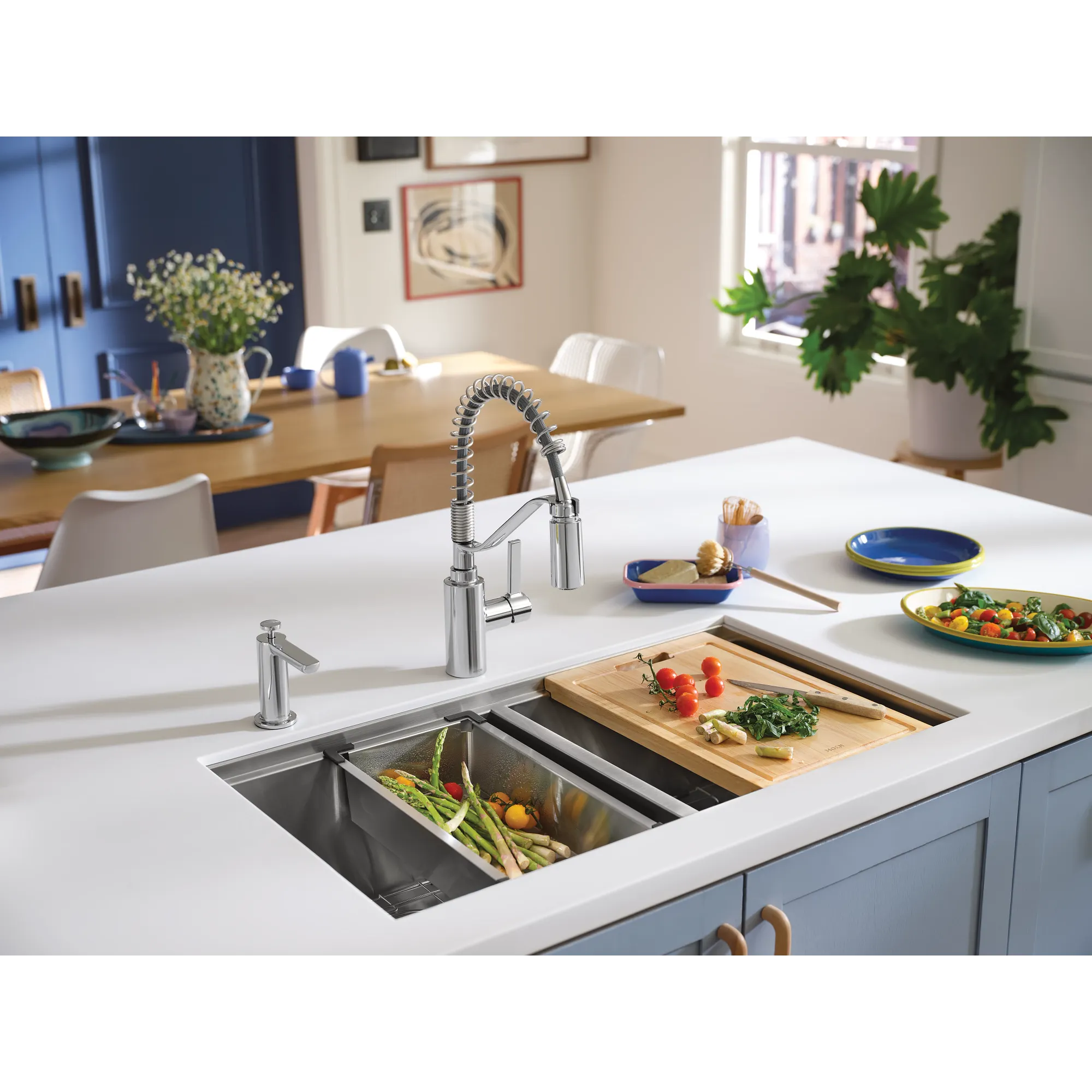 Genta LX One-Handle Pre-Rinse Spring Pulldown Kitchen Faucet - Image 2