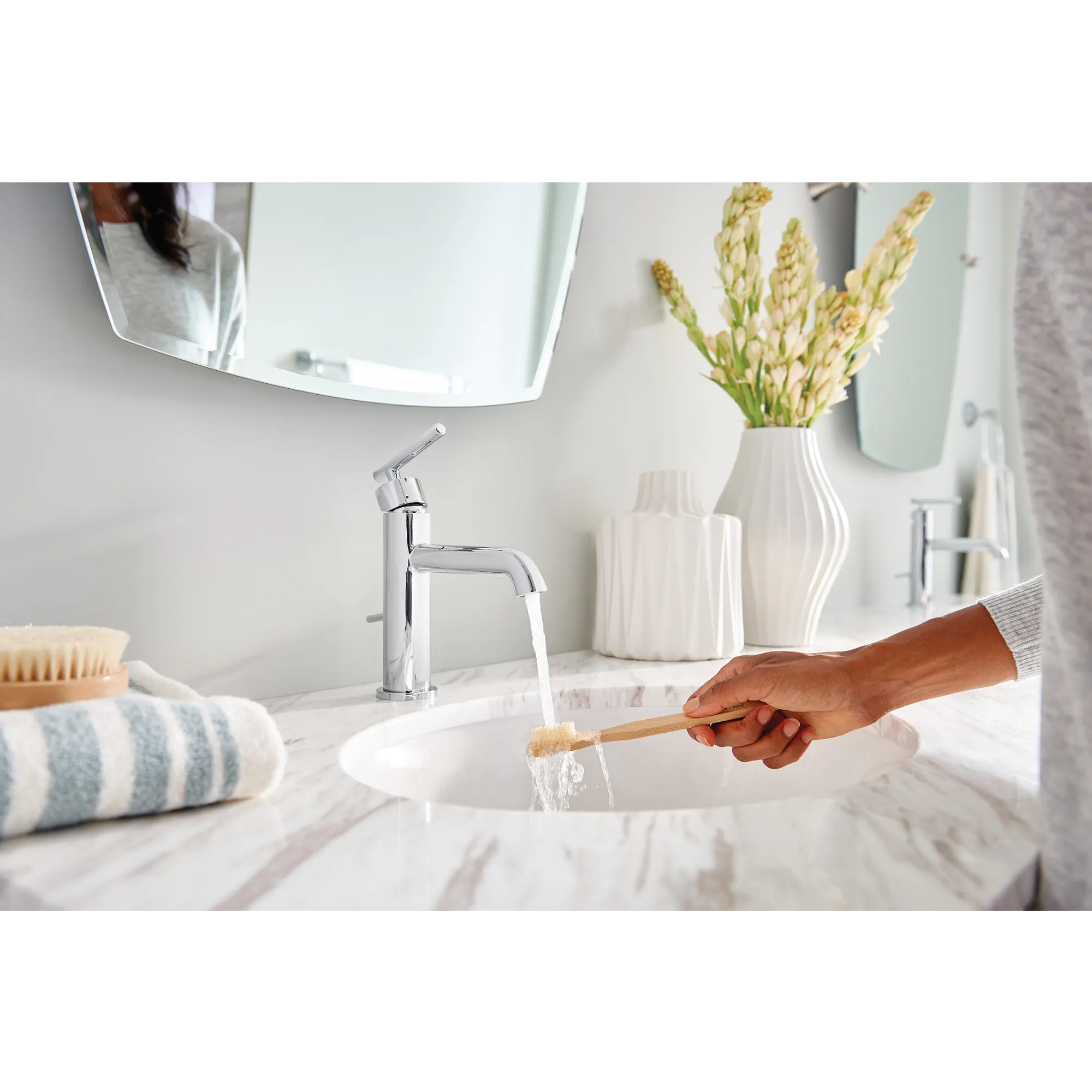 Gibson One-handle Bathroom Sink Faucet - Image 4