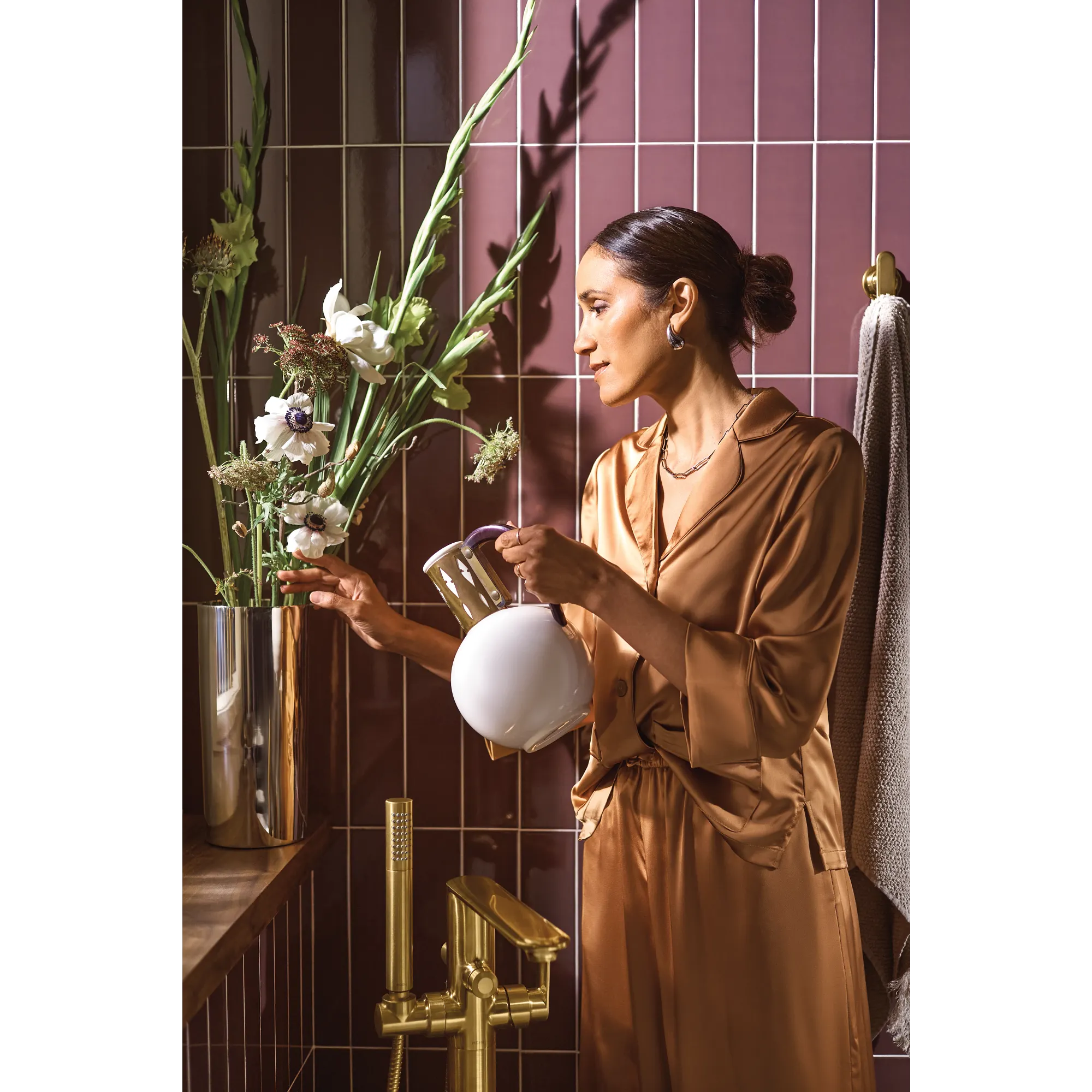 Greenfield Chrome one-handle tub filler includes hand shower - Image 13