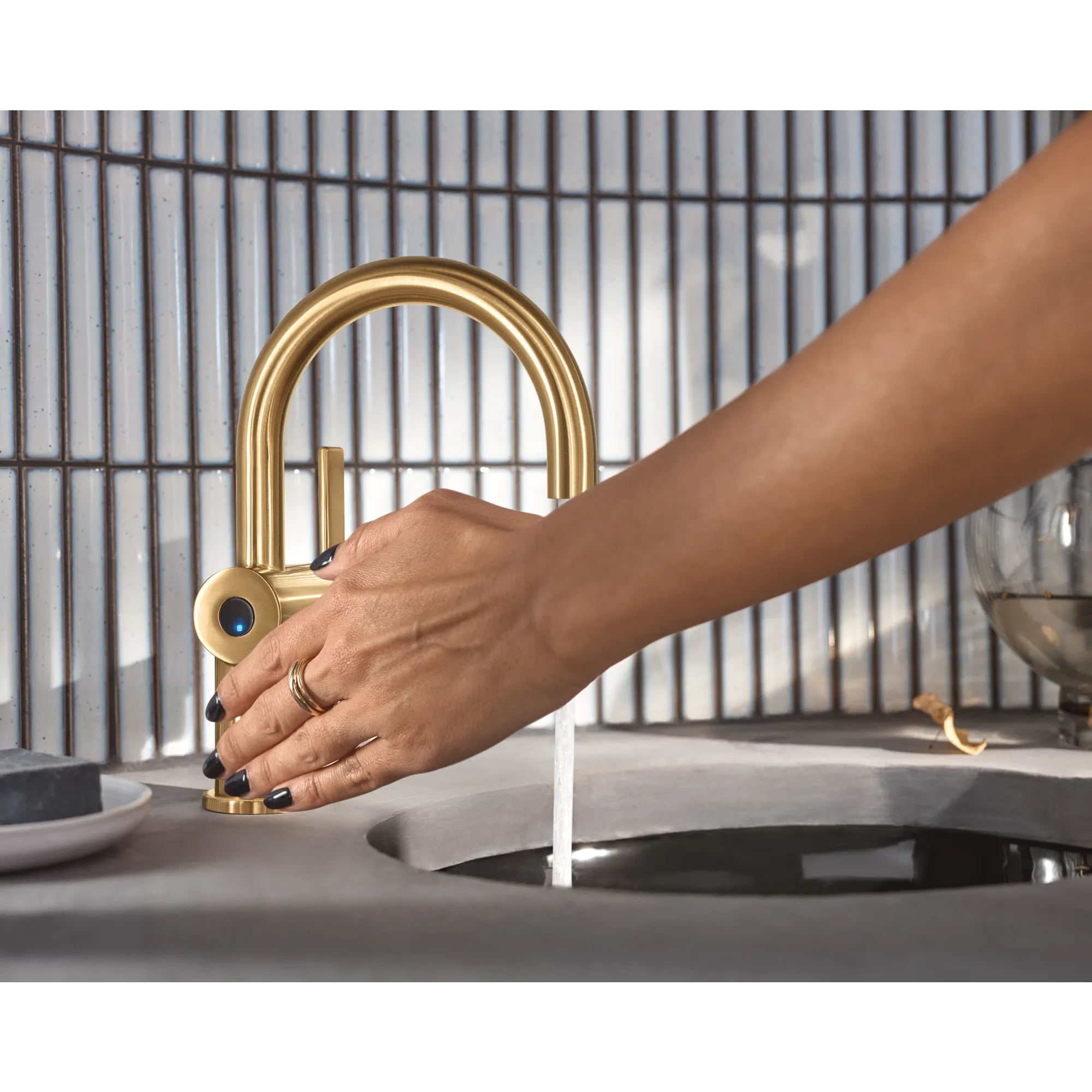 Cia MotionSense One-Handle Touchless Bathroom Faucet - Image 45