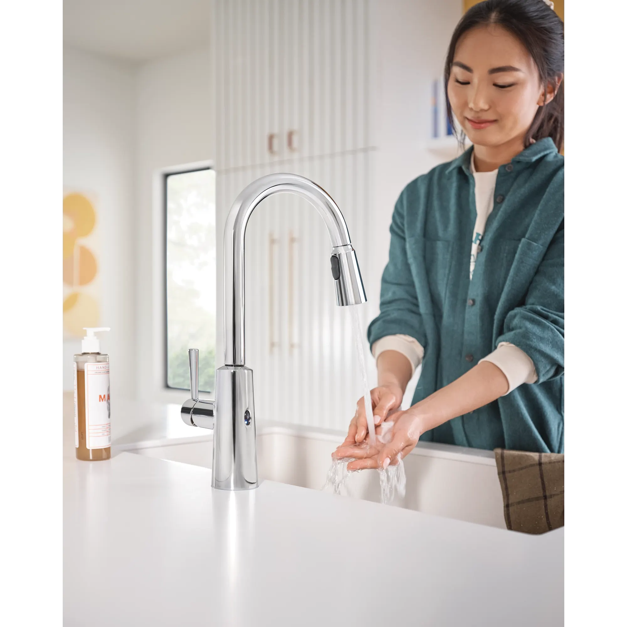 Riley MotionSense Wave One-Handle Pulldown Touchless Kitchen Faucet - Image 10