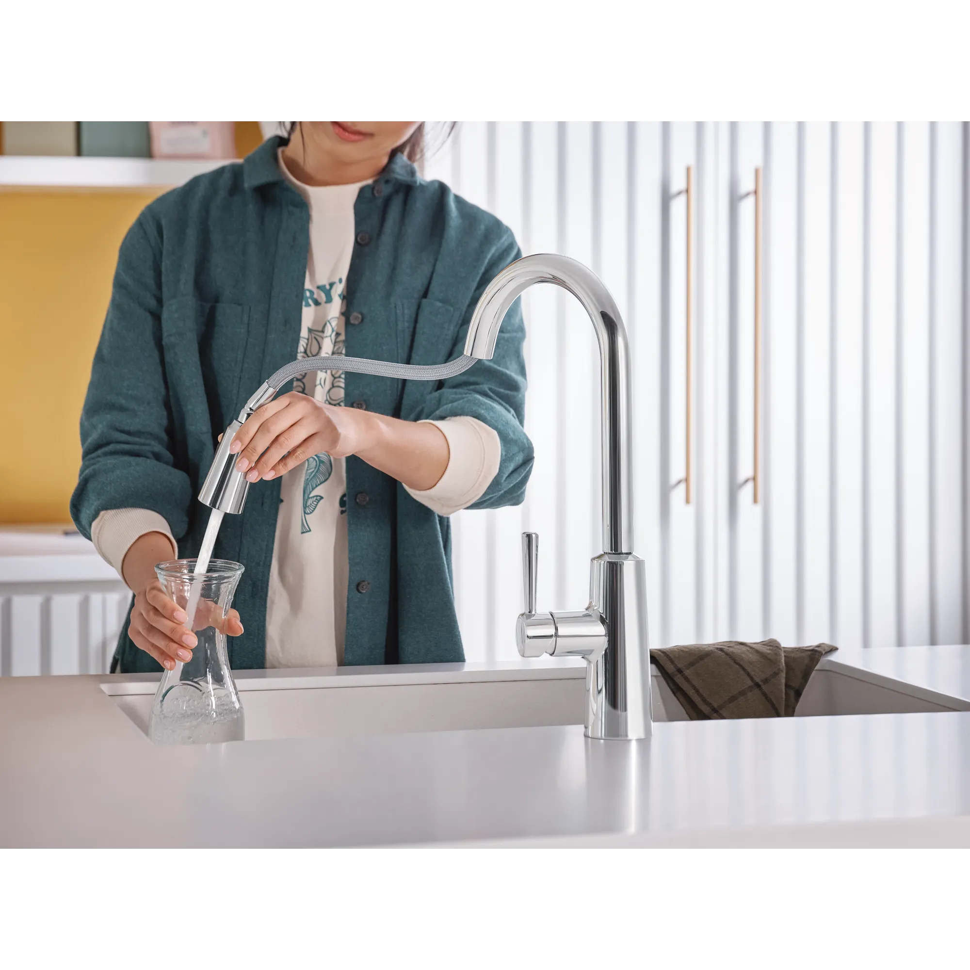 Riley MotionSense Wave One-Handle Pulldown Touchless Kitchen Faucet - Image 11