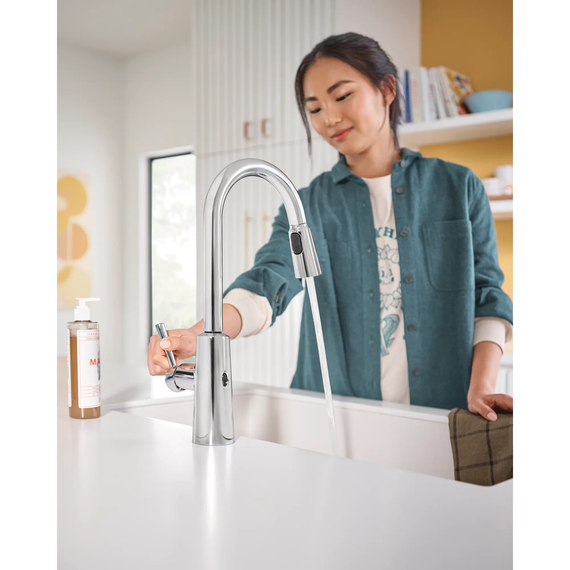 Riley MotionSense Wave One-Handle Pulldown Touchless Kitchen Faucet - Image 12