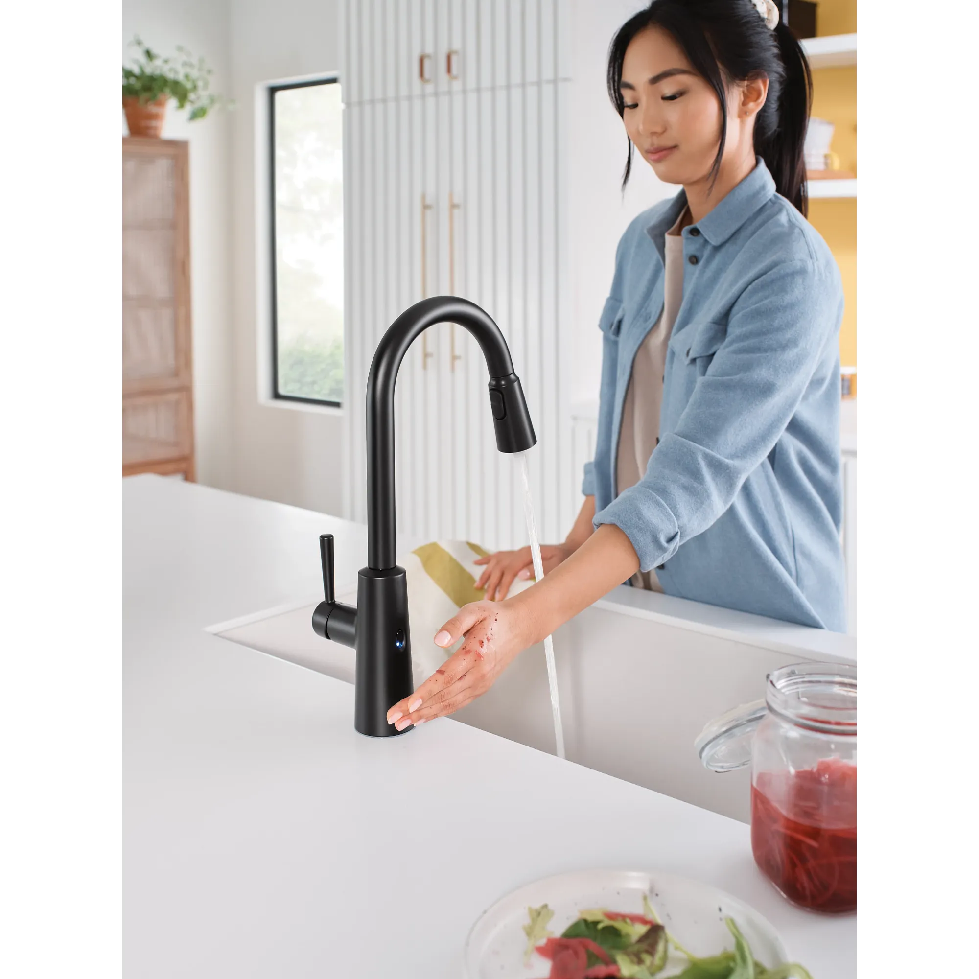Riley MotionSense Wave One-Handle Pulldown Touchless Kitchen Faucet - Image 24