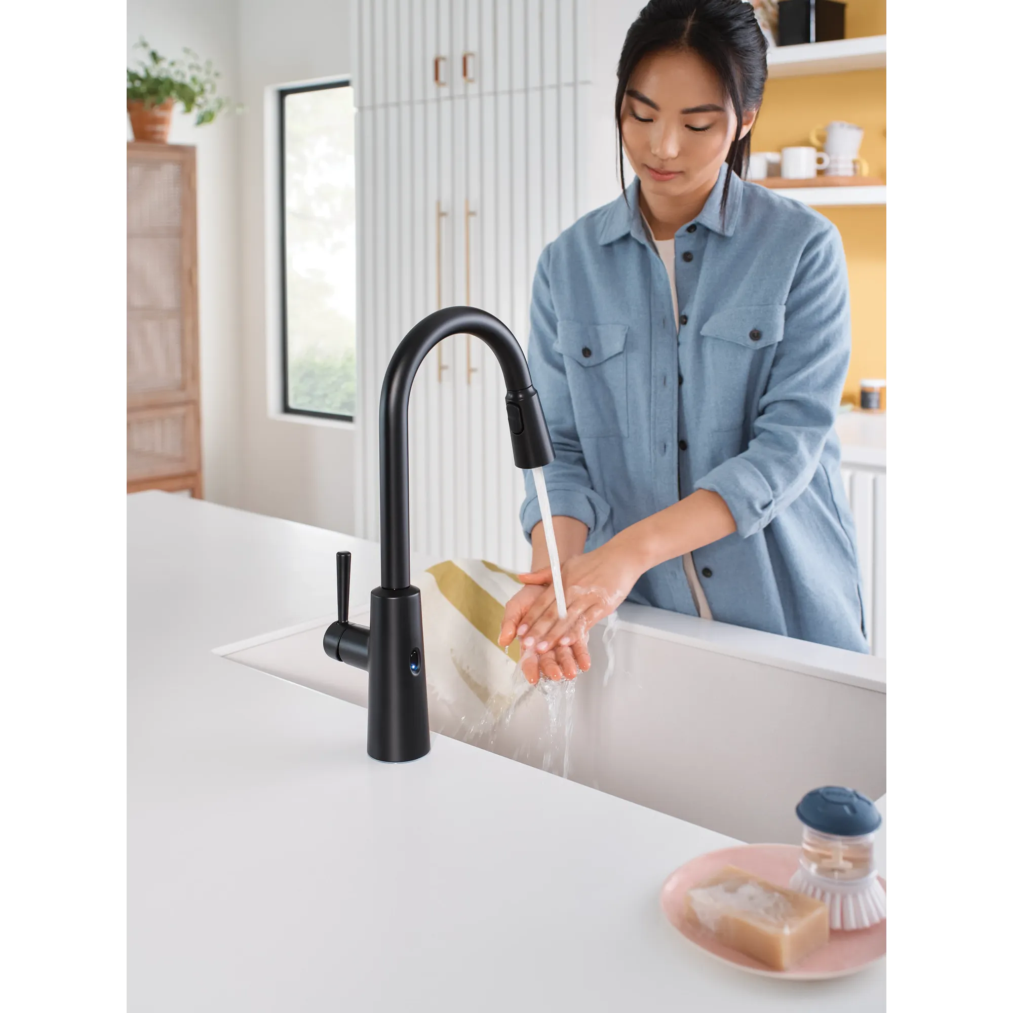 Riley MotionSense Wave One-Handle Pulldown Touchless Kitchen Faucet - Image 30