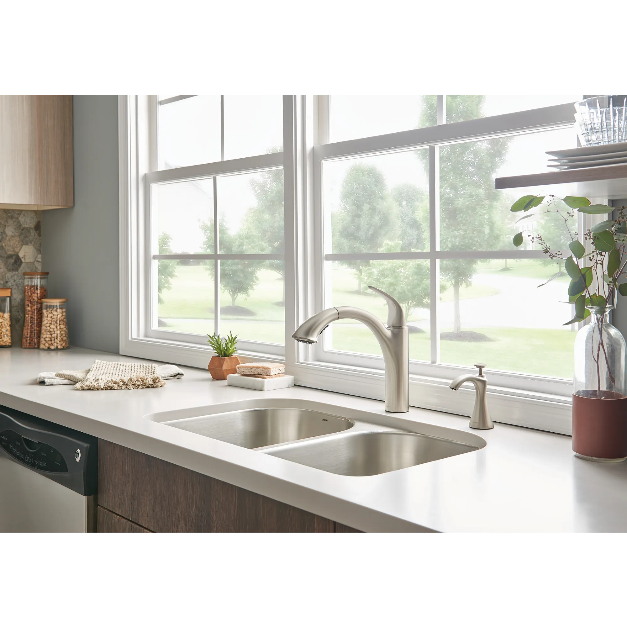 Camerist One-Handle Pullout Kitchen Faucet - Image 3
