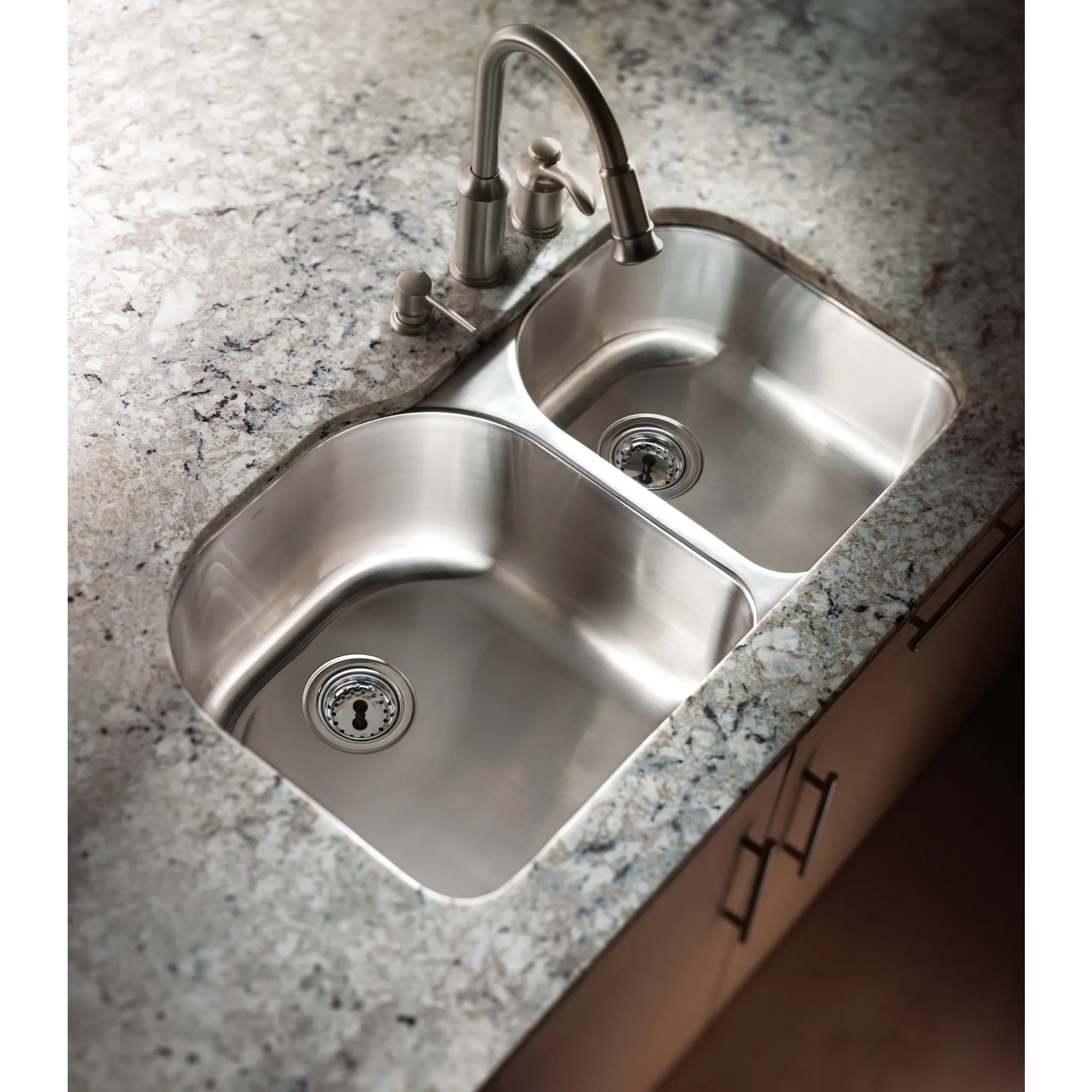 Aberdeen Chrome One-Handle High Arc Pulldown Kitchen Faucet - Image 4