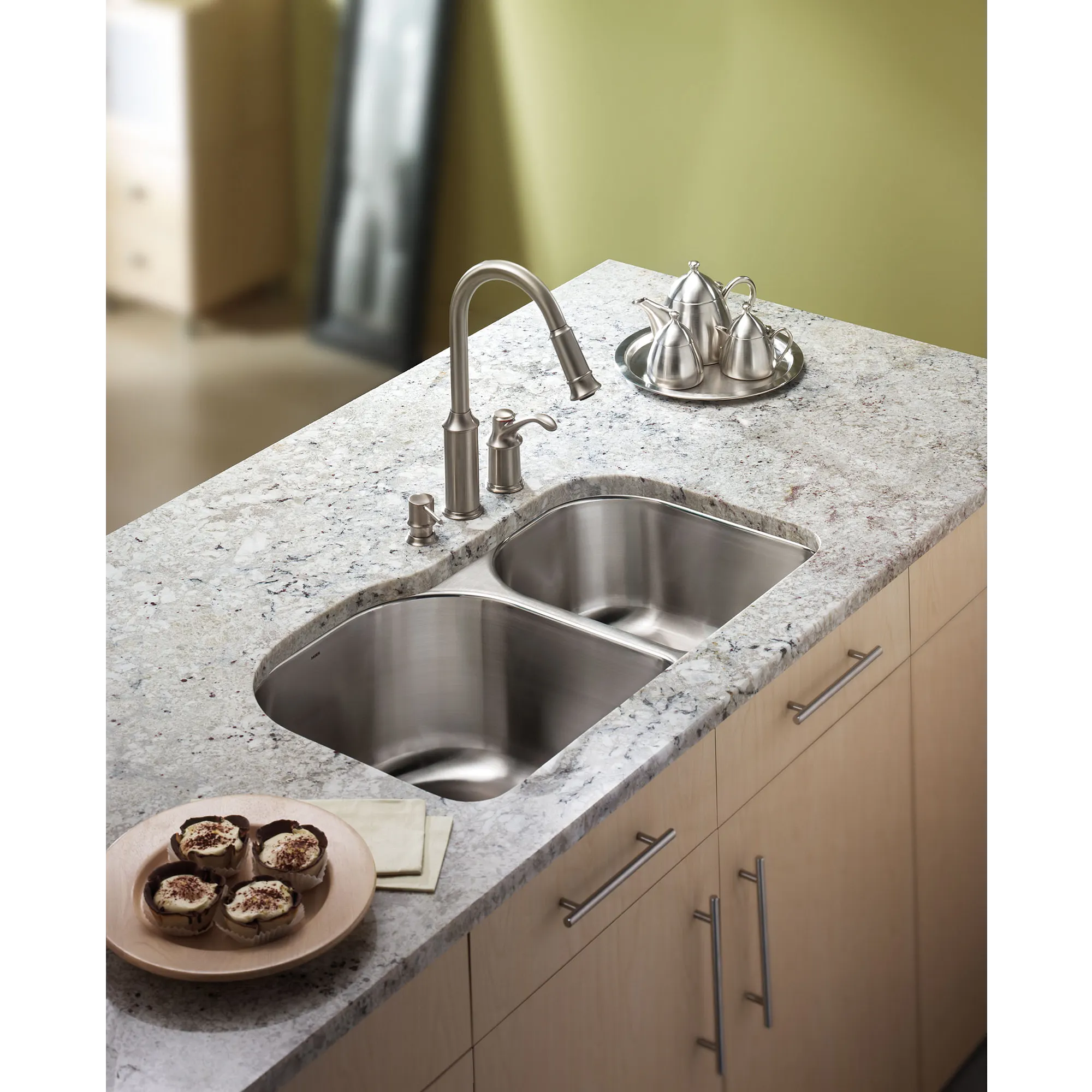 Aberdeen Chrome One-Handle High Arc Pulldown Kitchen Faucet - Image 5