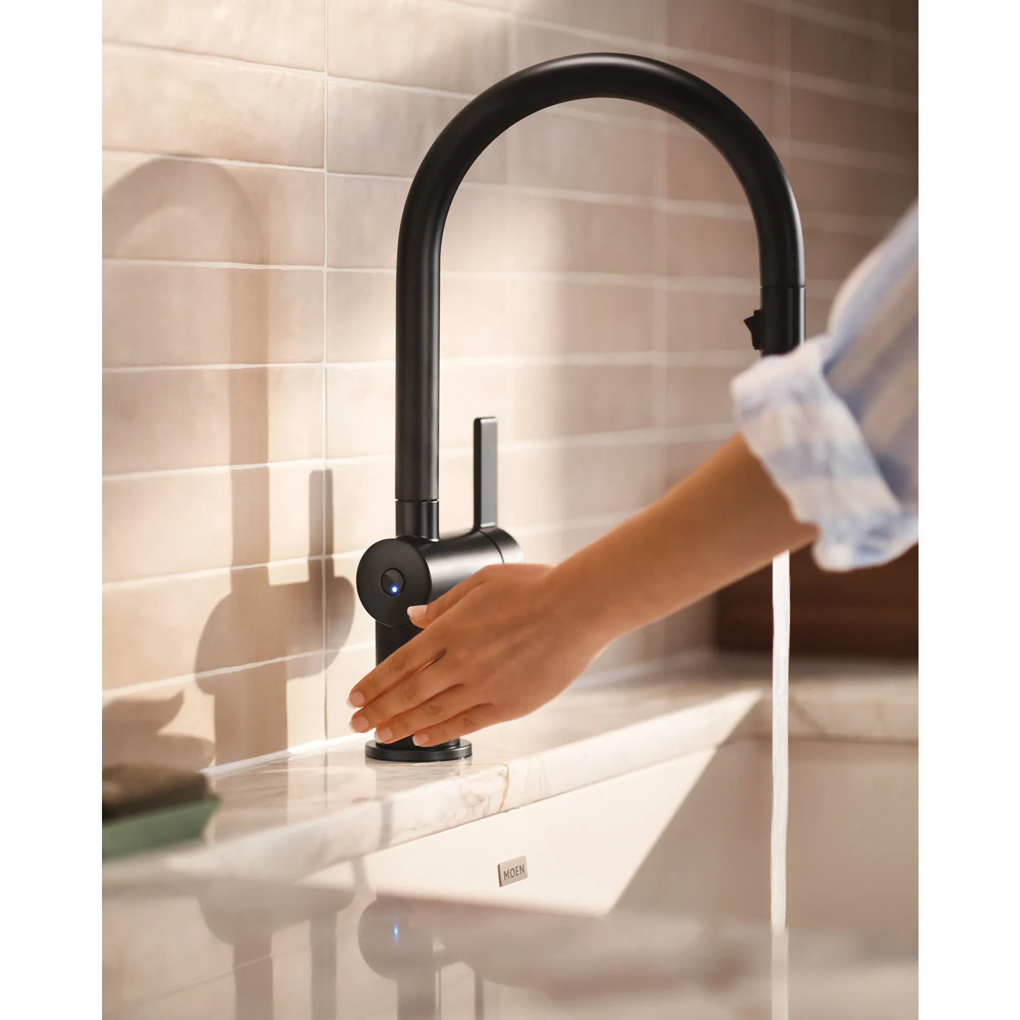 Cia MotionSense Wave One-Handle Pulldown Touchless Kitchen Faucet - Image 12