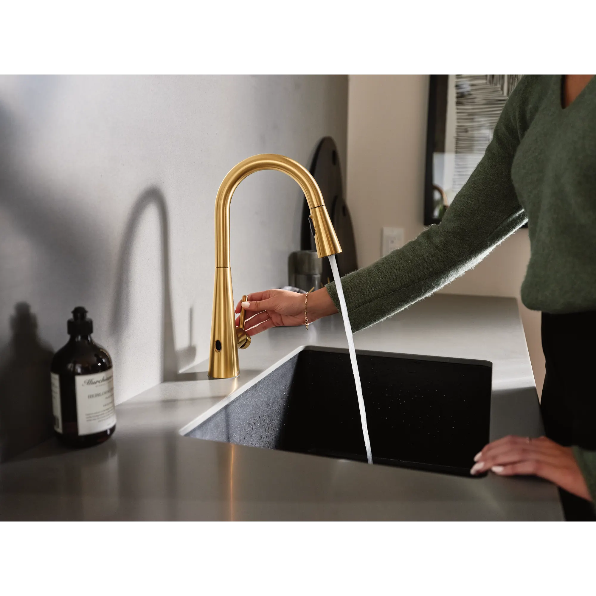 Sleek MotionSense Wave One-Handle Pulldown Touchless Kitchen Faucet - Image 26