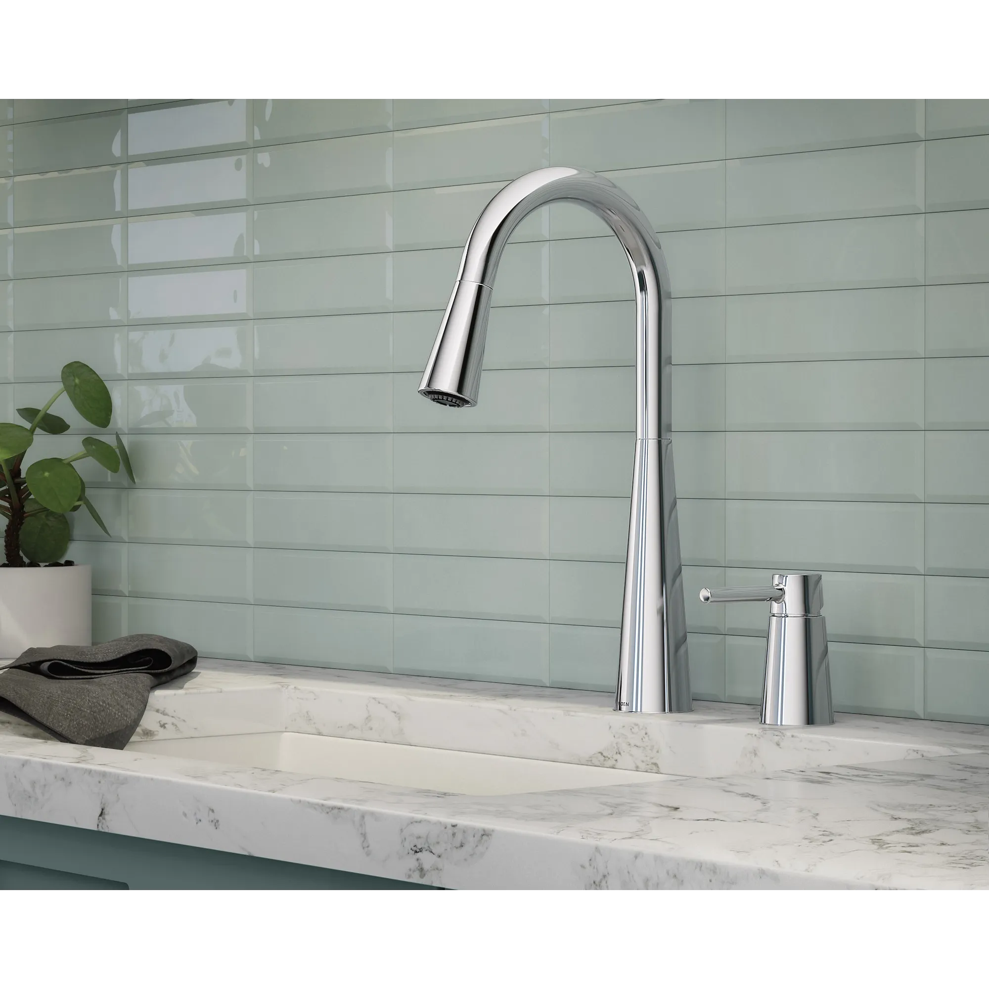 Sleek One-Handle Pulldown Kitchen Faucet - Image 3