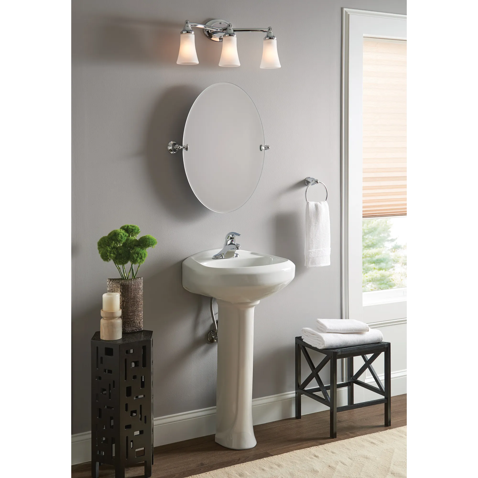 Adler Chrome one-handle low arc bathroom faucet - Image 14