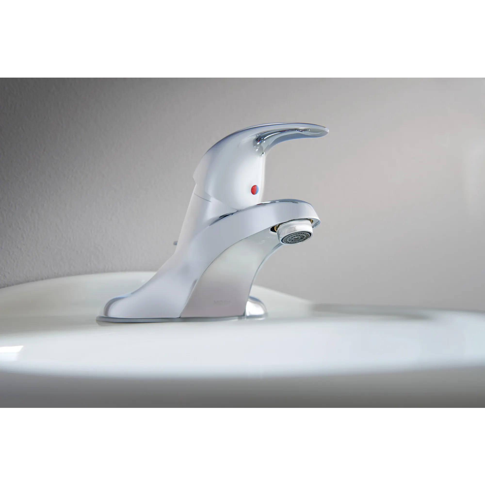 Adler Chrome one-handle low arc bathroom faucet - Image 2