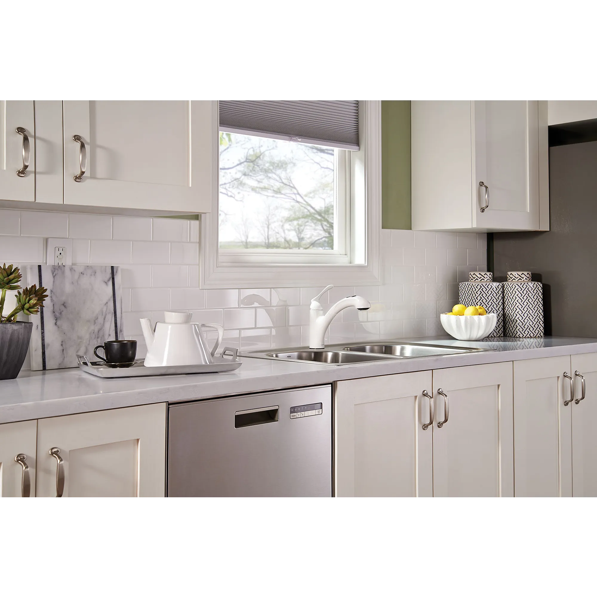 Banbury One-Handle Pullout Kitchen Faucet - Image 14