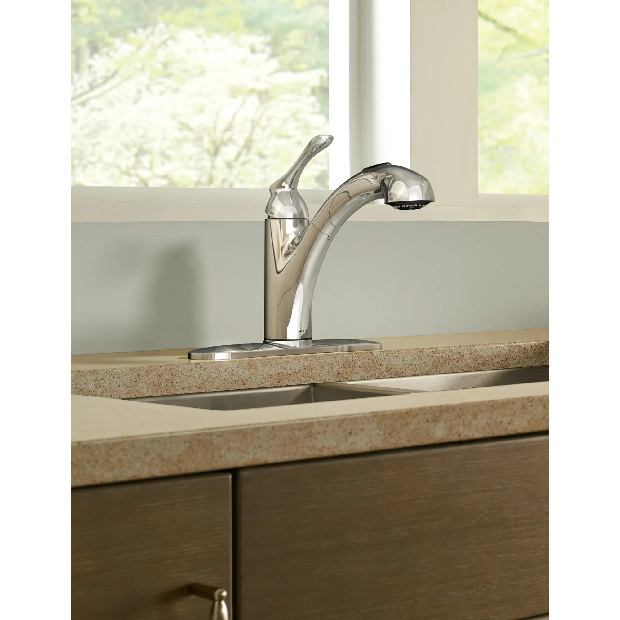 Banbury One-Handle Pullout Kitchen Faucet - Image 3