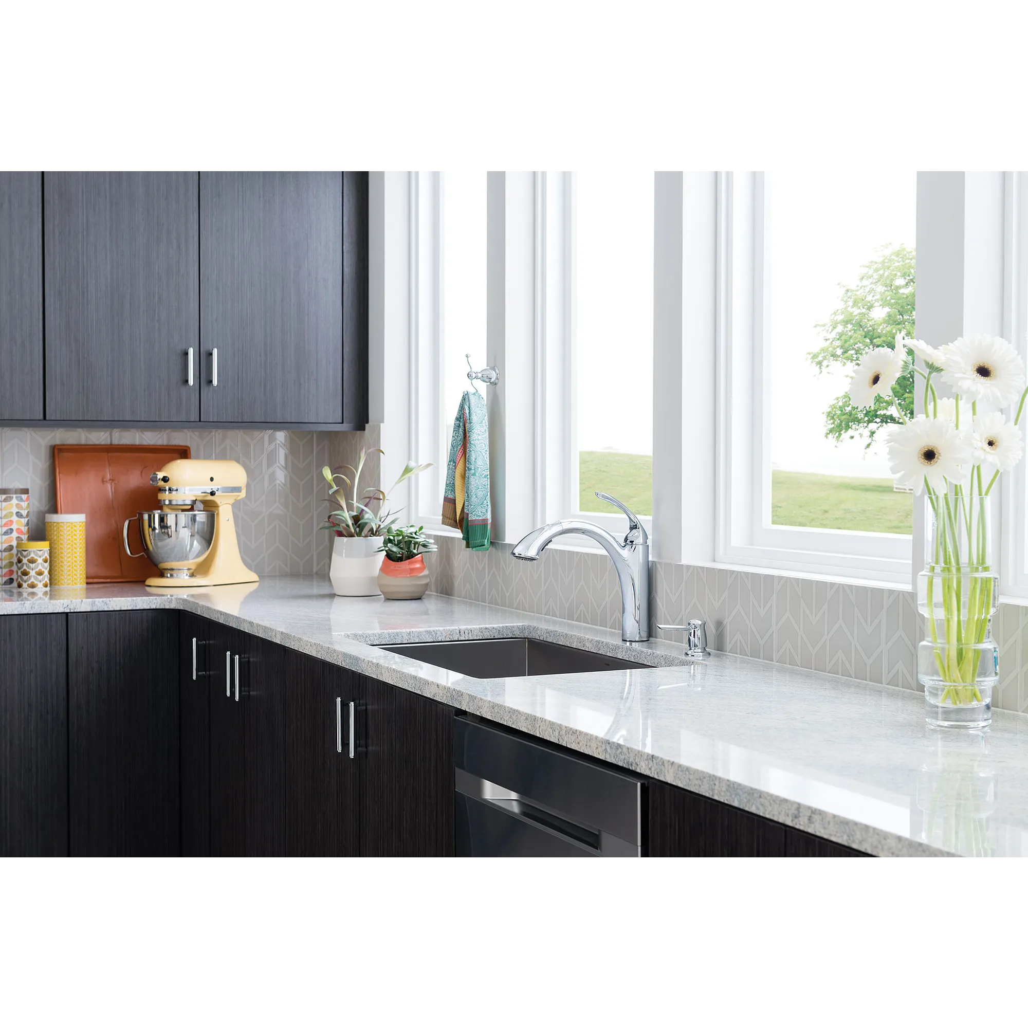 Kinzel Chrome one-handle low arc pullout kitchen faucet - Image 16