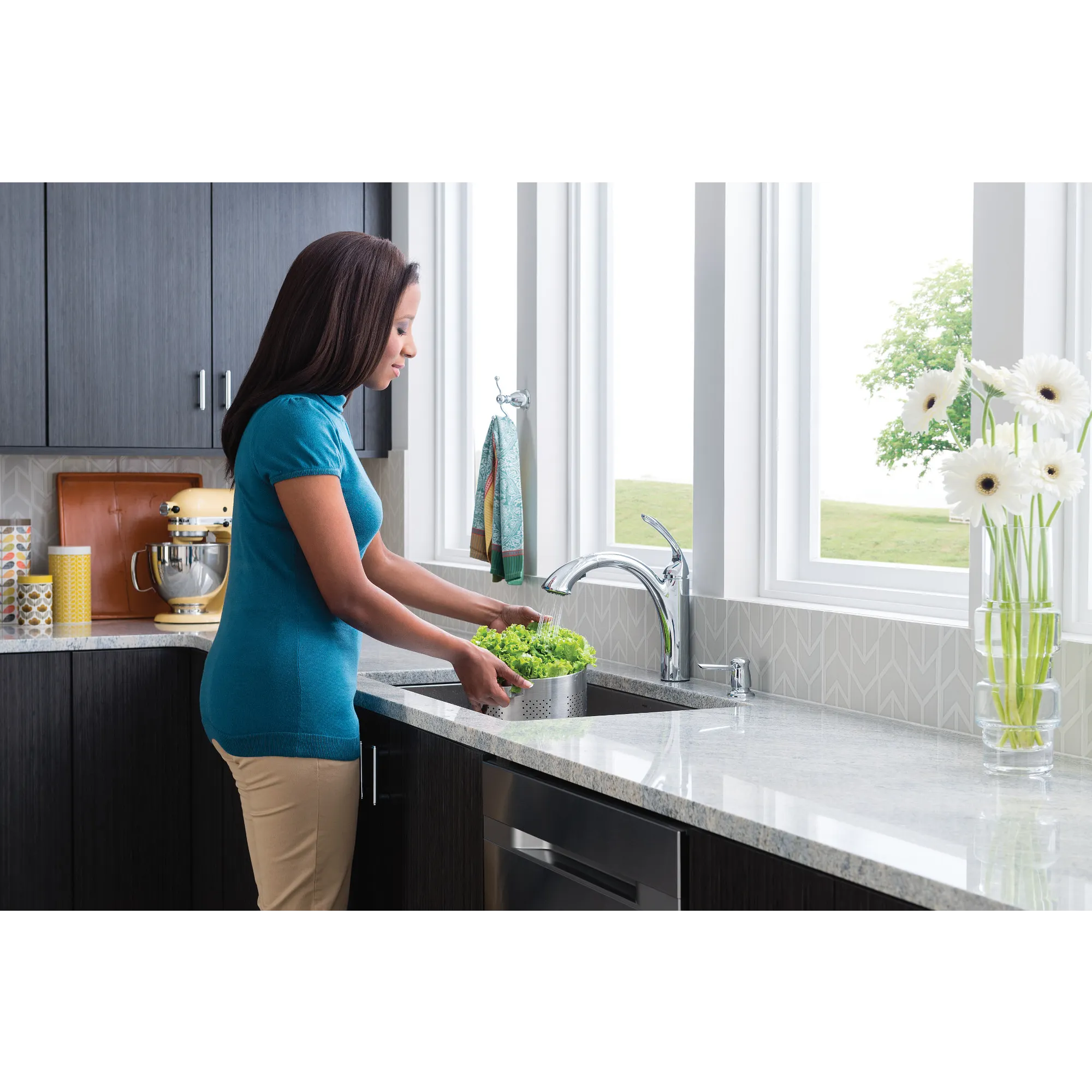 Kinzel Chrome one-handle low arc pullout kitchen faucet - Image 4