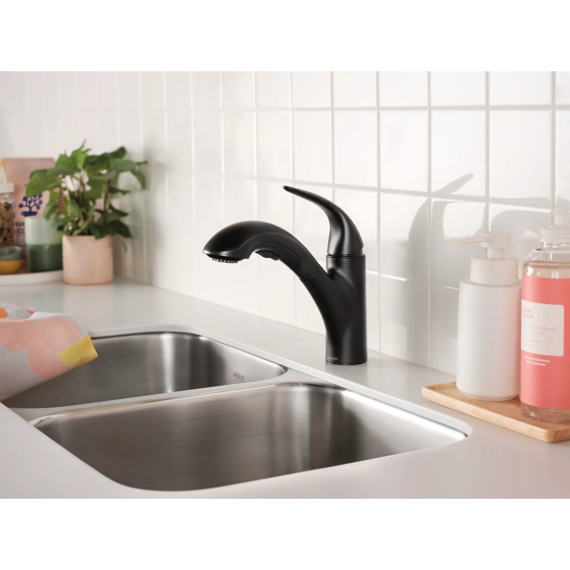 Medina One-Handle Pullout Kitchen Faucet - Image 17