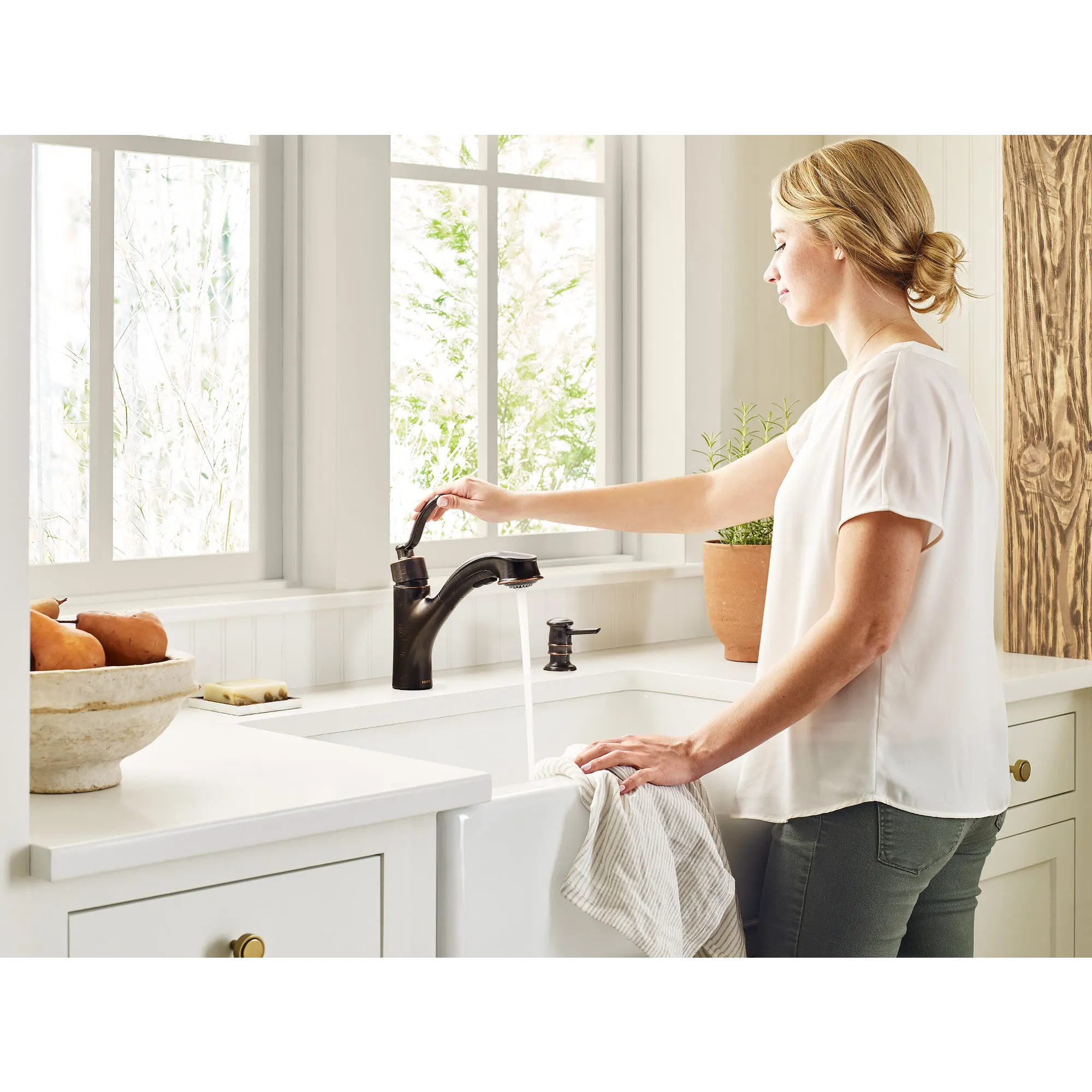 Marbrook One-Handle High Arc Pullout Kitchen Faucet - Image 3