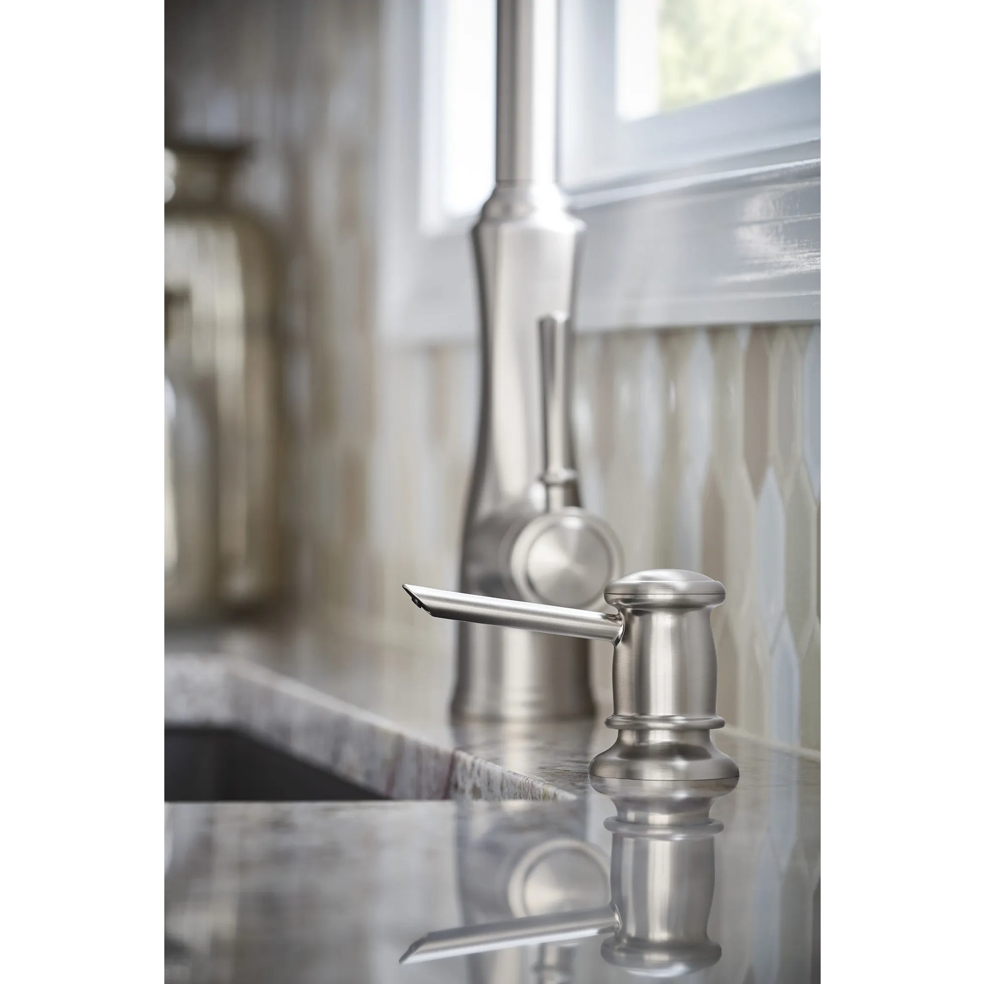 Lizzy Spot Resist Stainless One-Handle Pulldown Kitchen Faucet - Image 4