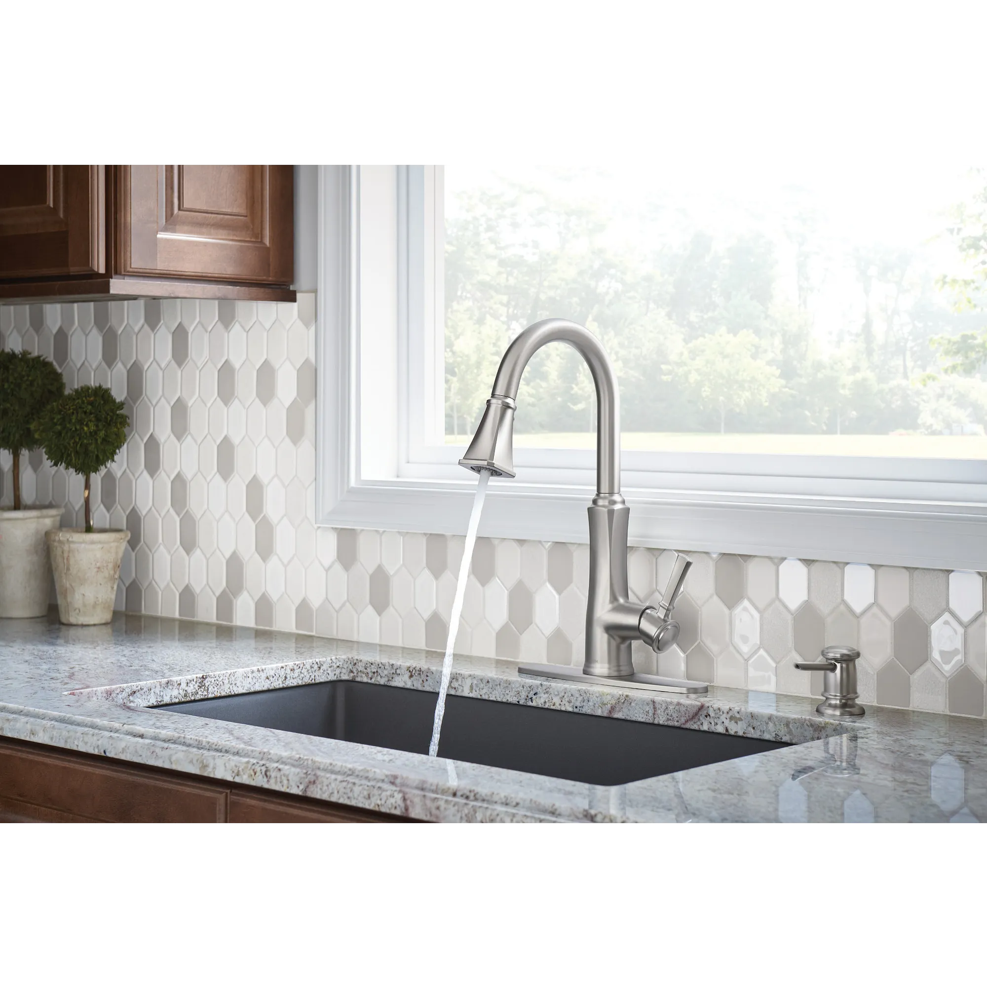Lizzy Spot Resist Stainless One-Handle Pulldown Kitchen Faucet - Image 5