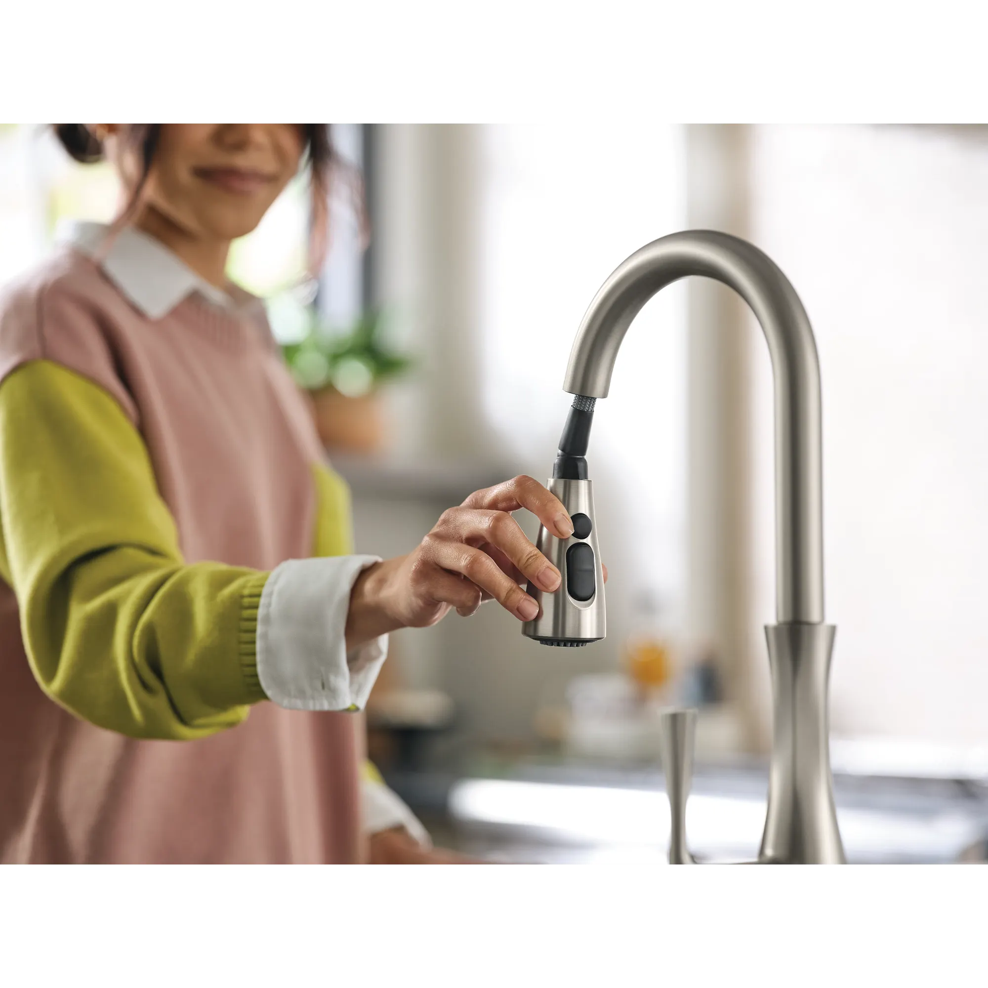 Arlia Chrome one-handle high arc pulldown kitchen faucet - Image 31