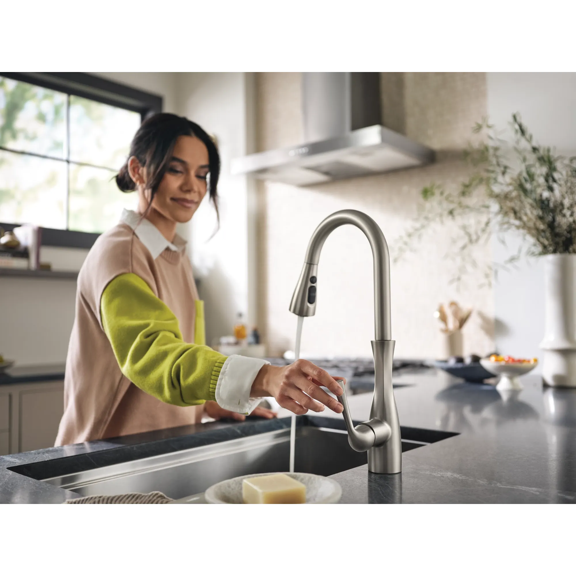 Arlia Chrome one-handle high arc pulldown kitchen faucet - Image 34