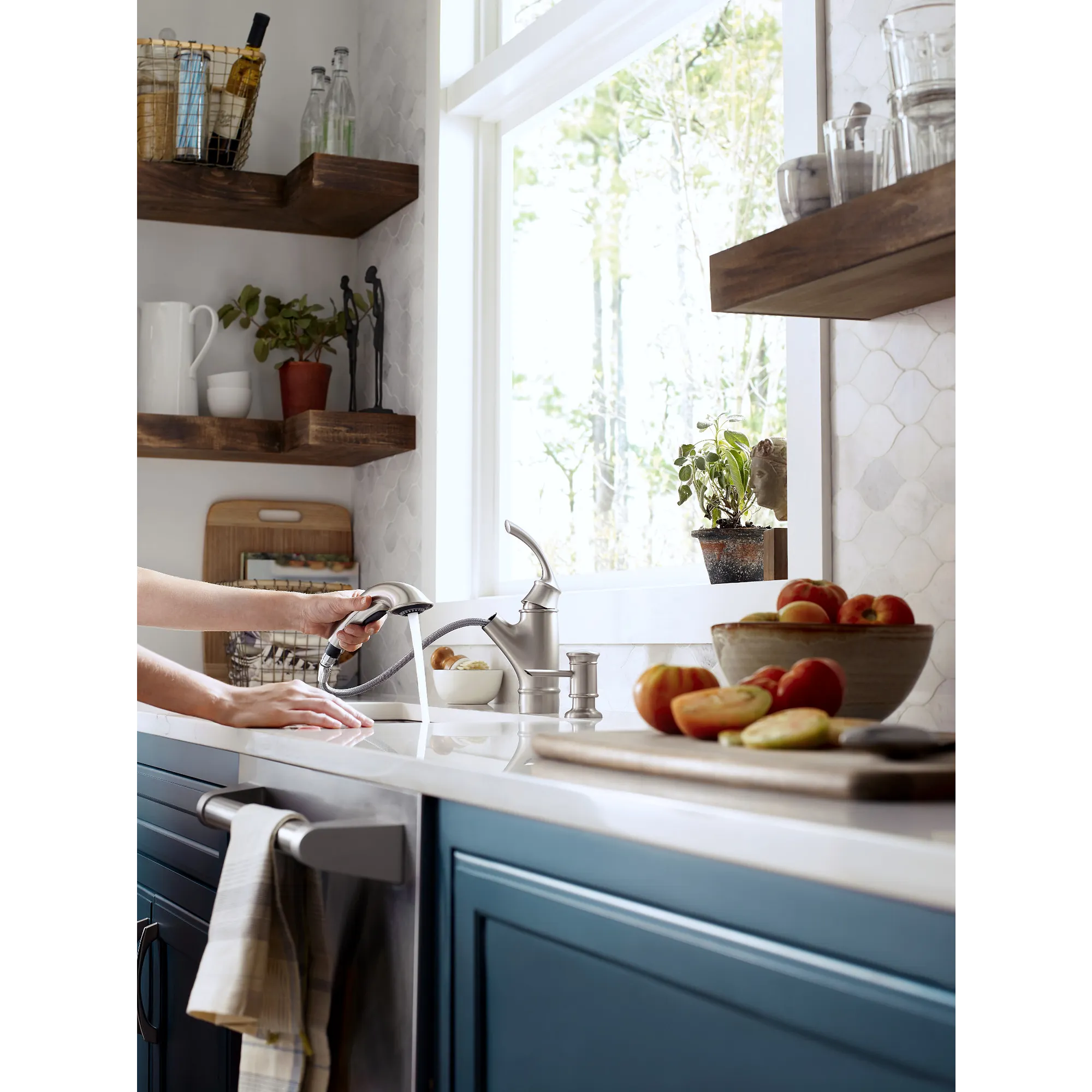 Marietta One-handle Pullout Kitchen Faucet - Image 8