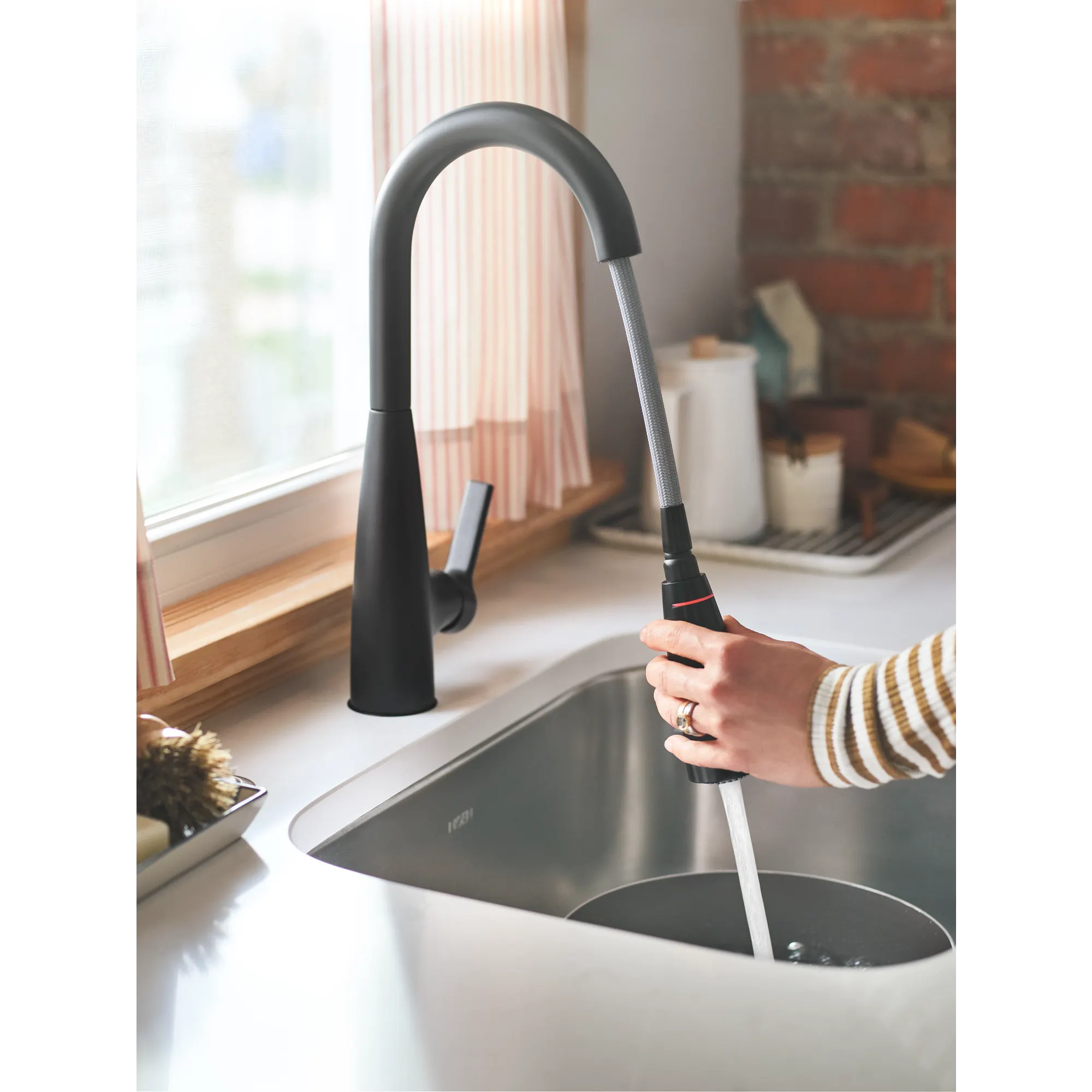 Haelyn One-Handle High Arc Pulldown Kitchen Faucet With ColorCue® - Image 10