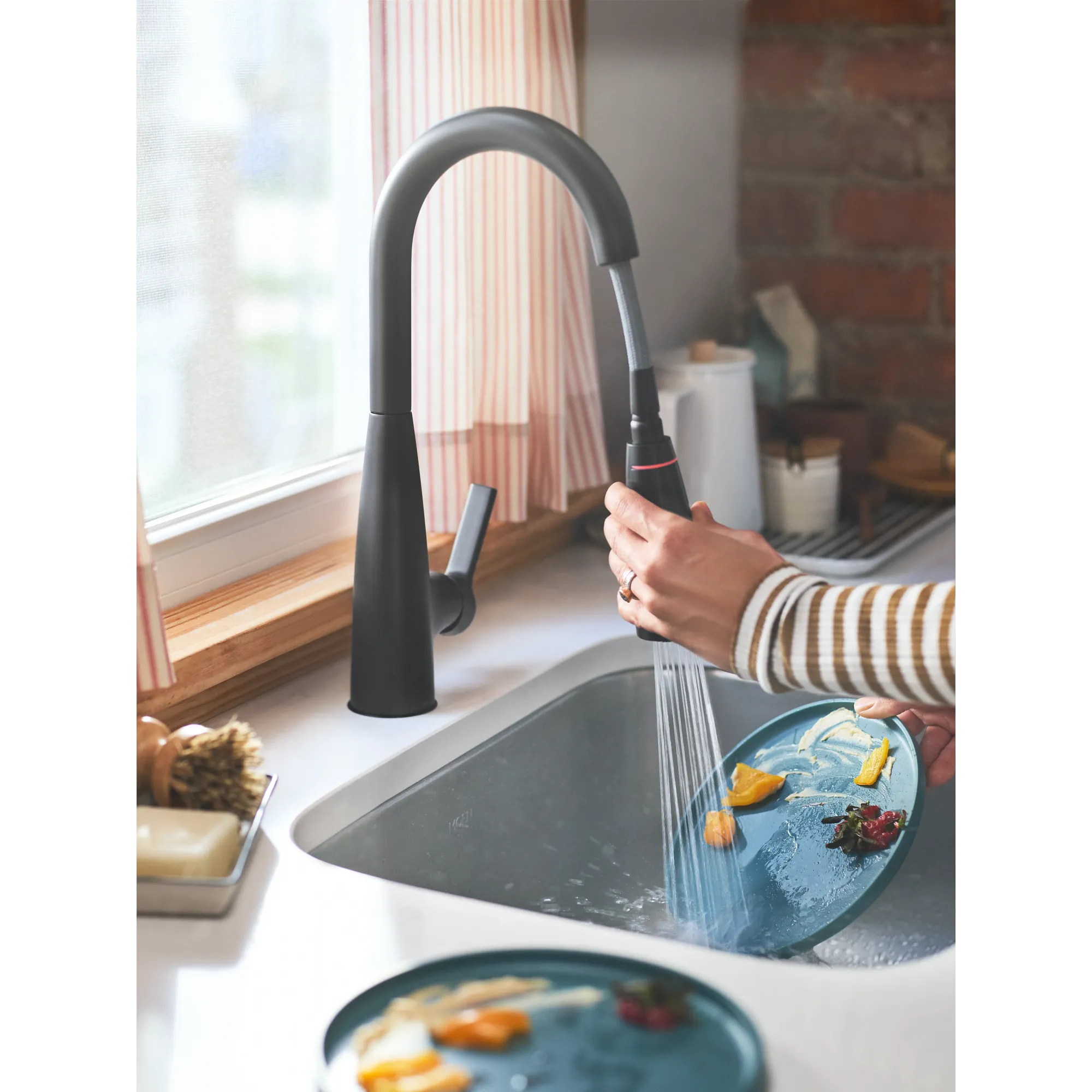 Haelyn One-Handle High Arc Pulldown Kitchen Faucet With ColorCue® - Image 9