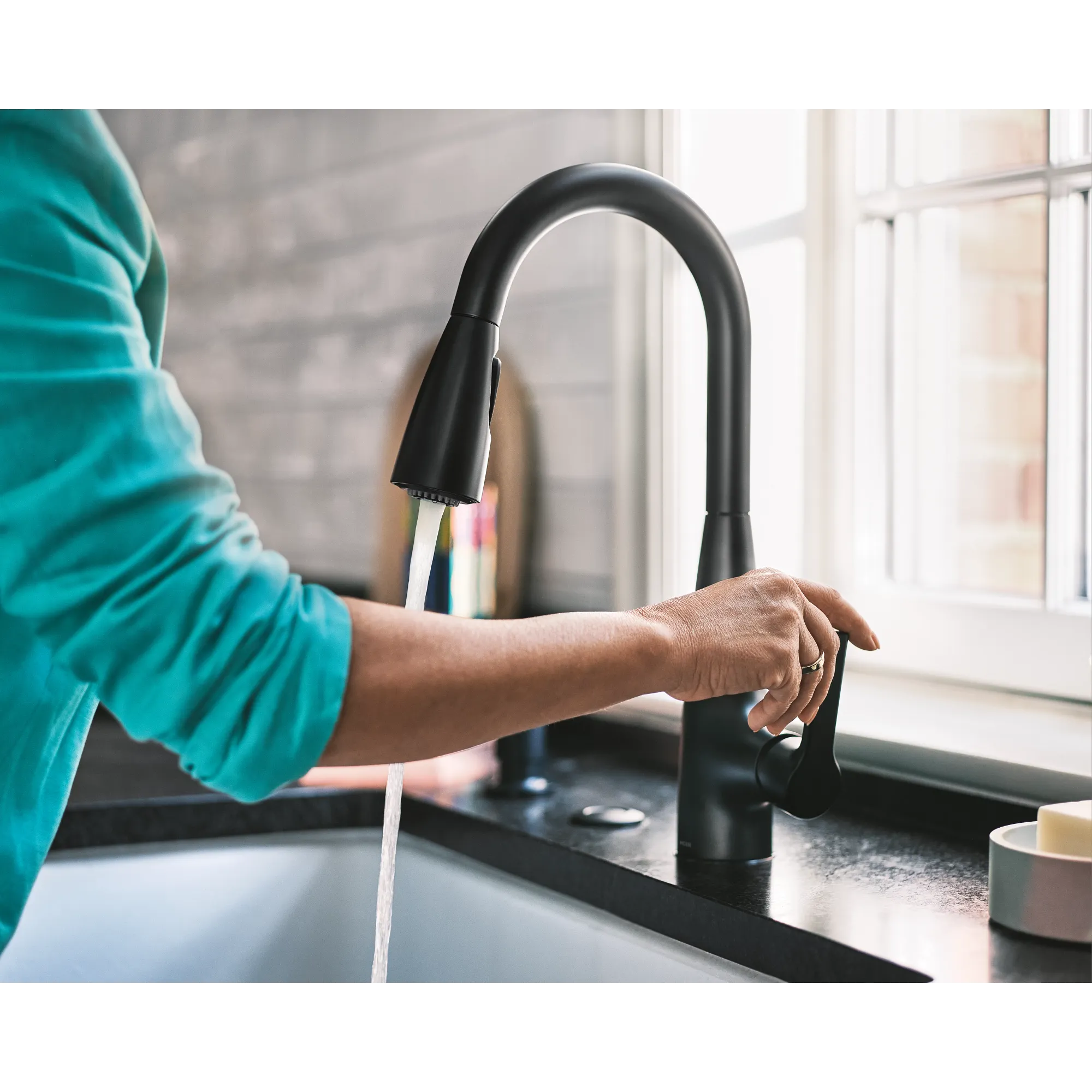 Haelyn MotionSense Wave One-Handle Pulldown Touchless Kitchen Faucet - Image 20