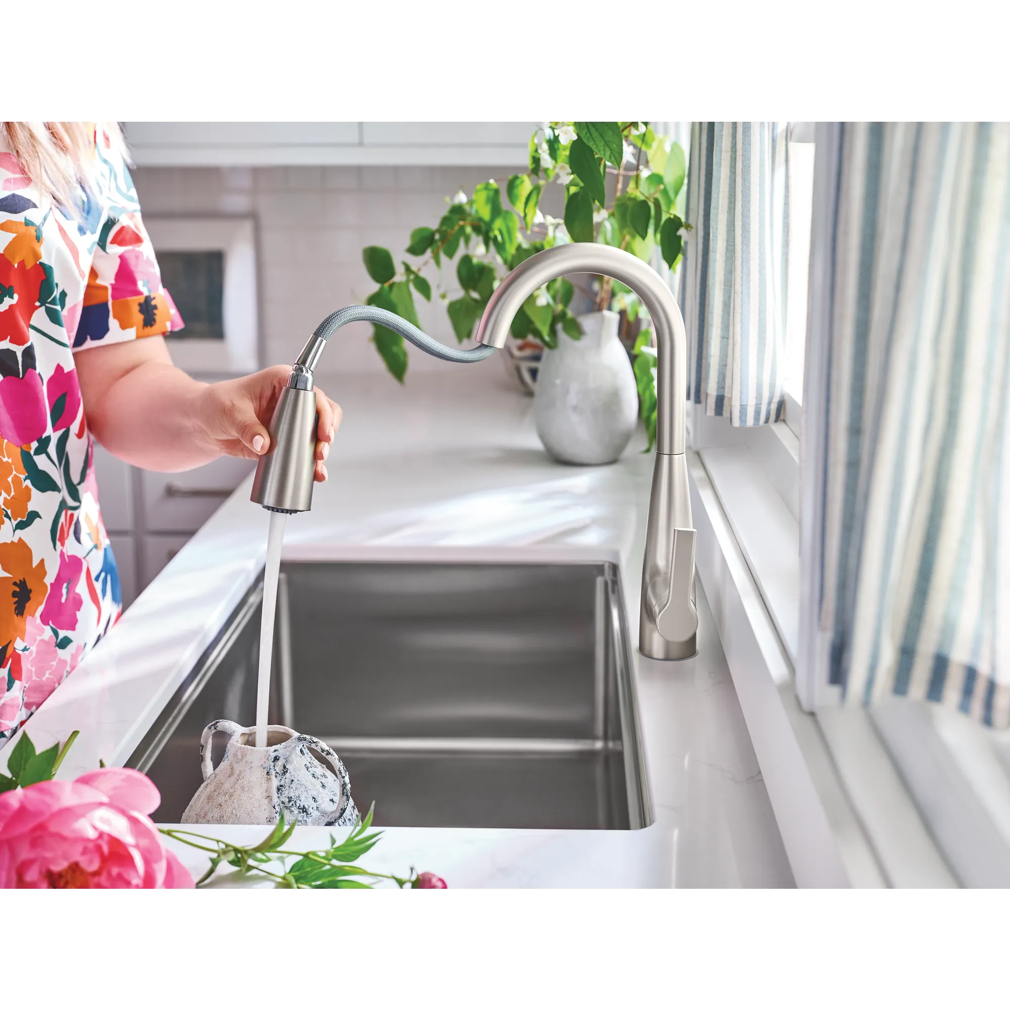 Haelyn MotionSense Wave One-Handle Pulldown Touchless Kitchen Faucet - Image 27