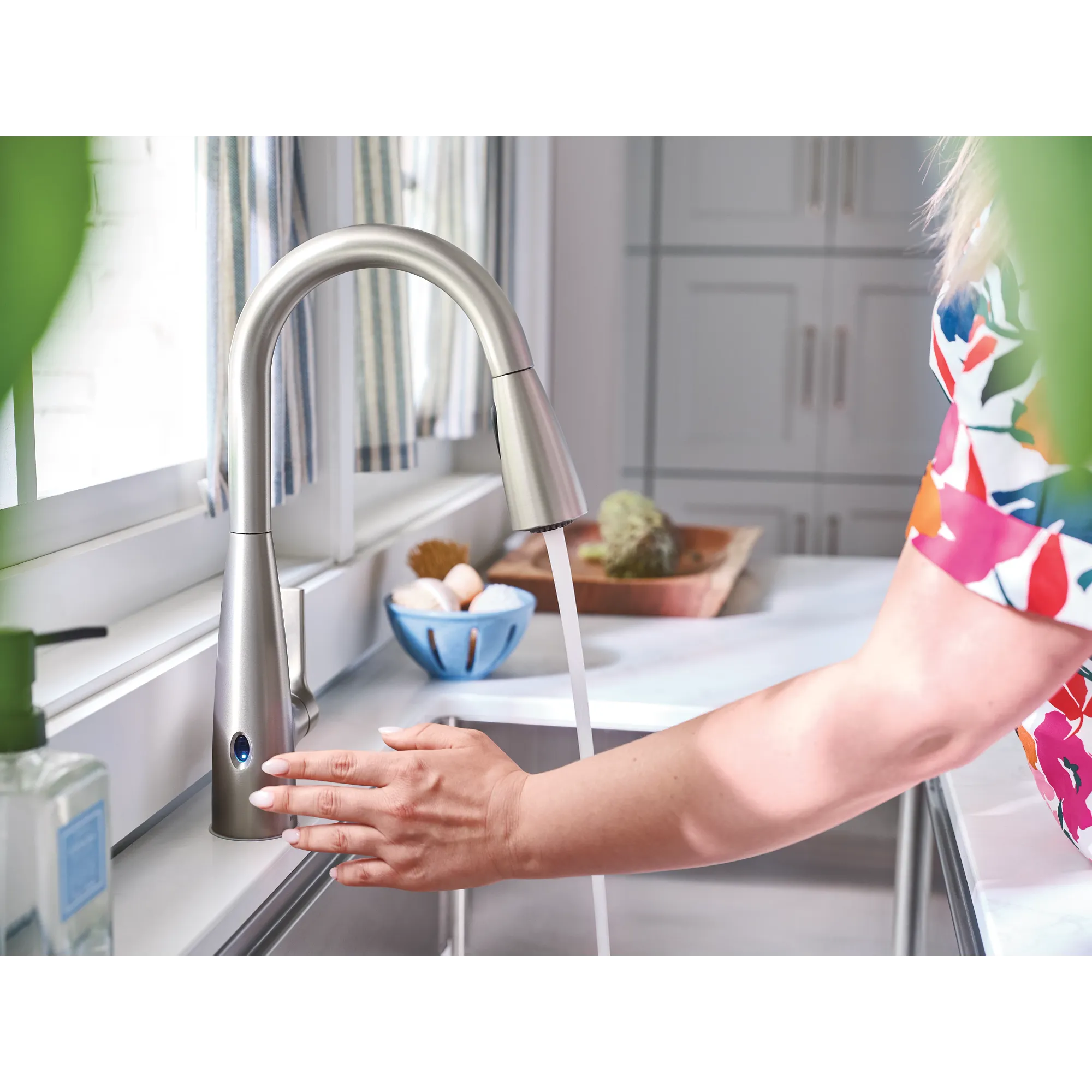 Haelyn MotionSense Wave One-Handle Pulldown Touchless Kitchen Faucet - Image 31