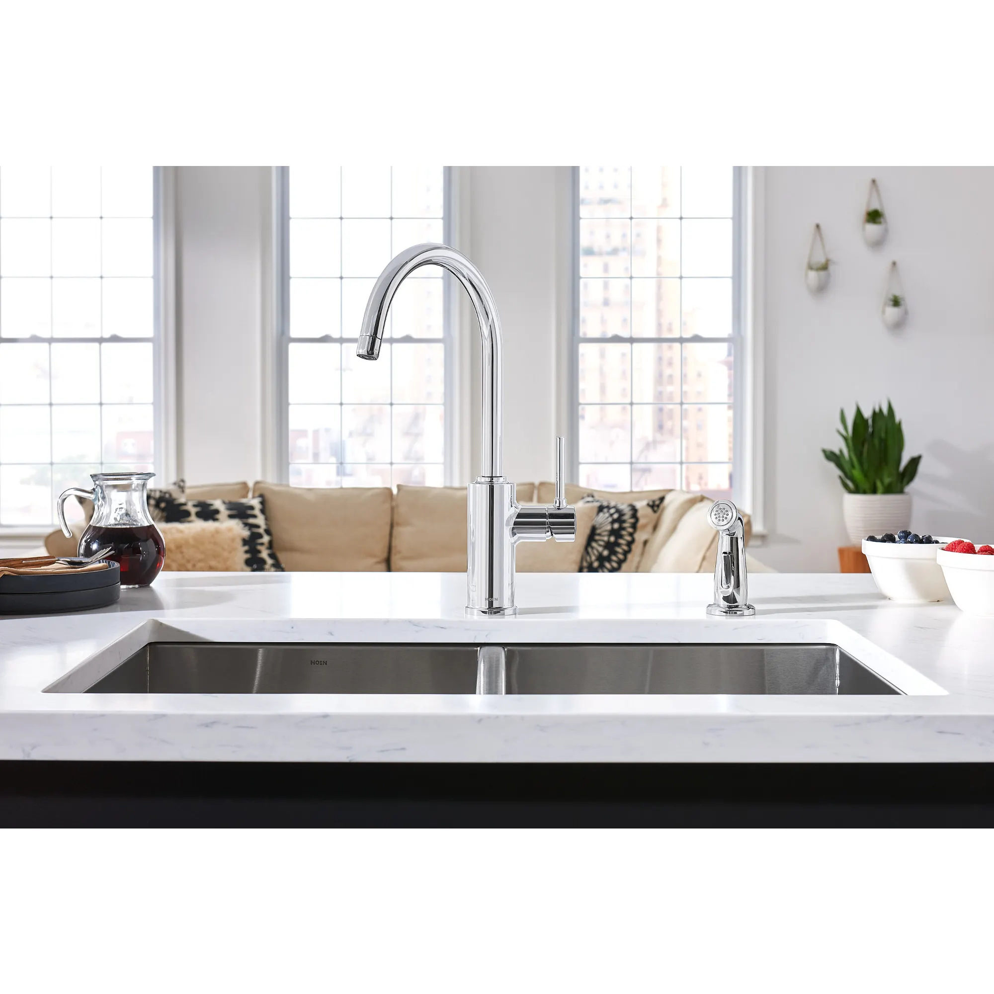 Sombra One-Handle Kitchen Faucet - Image 3