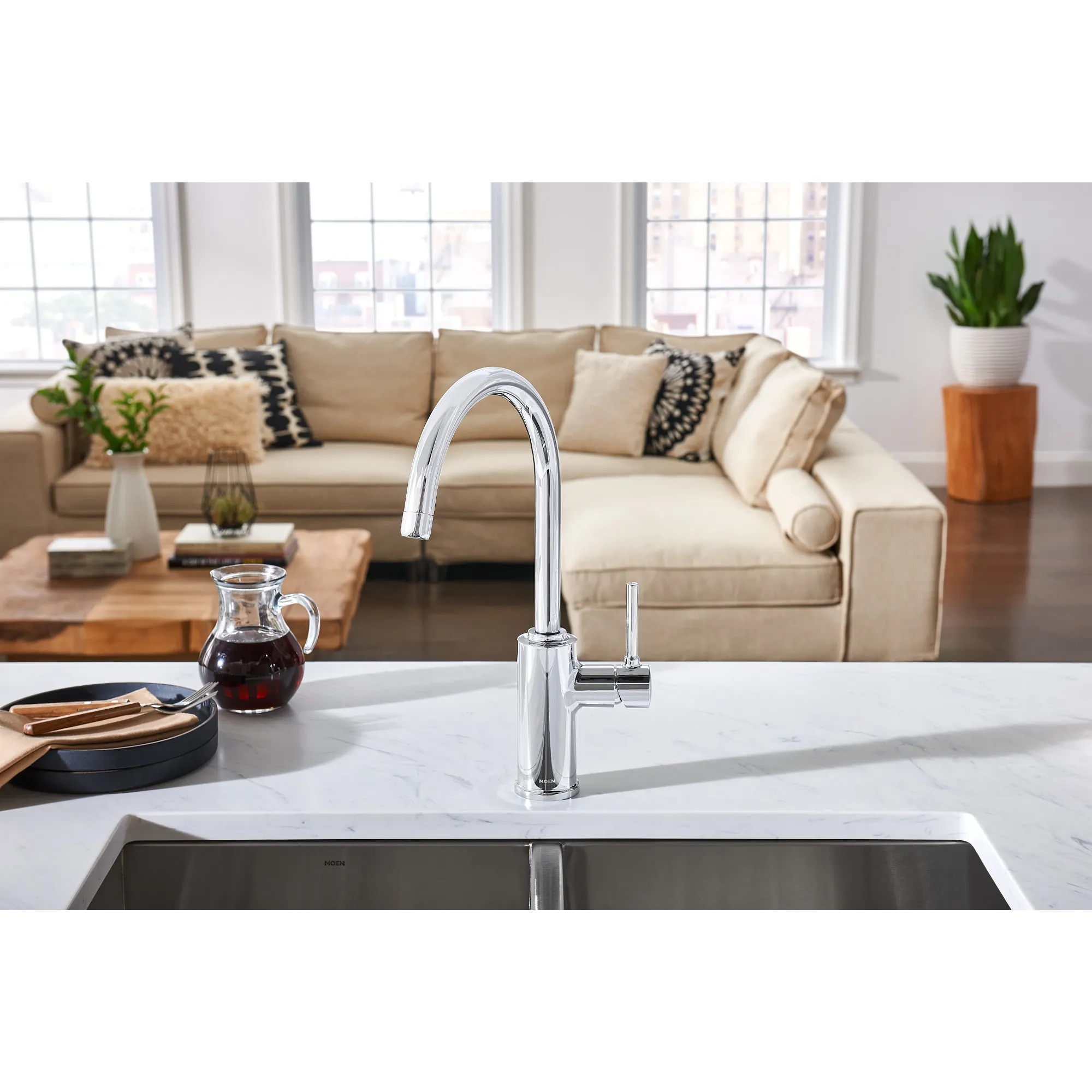 Sombra One-Handle Kitchen Faucet - Image 4