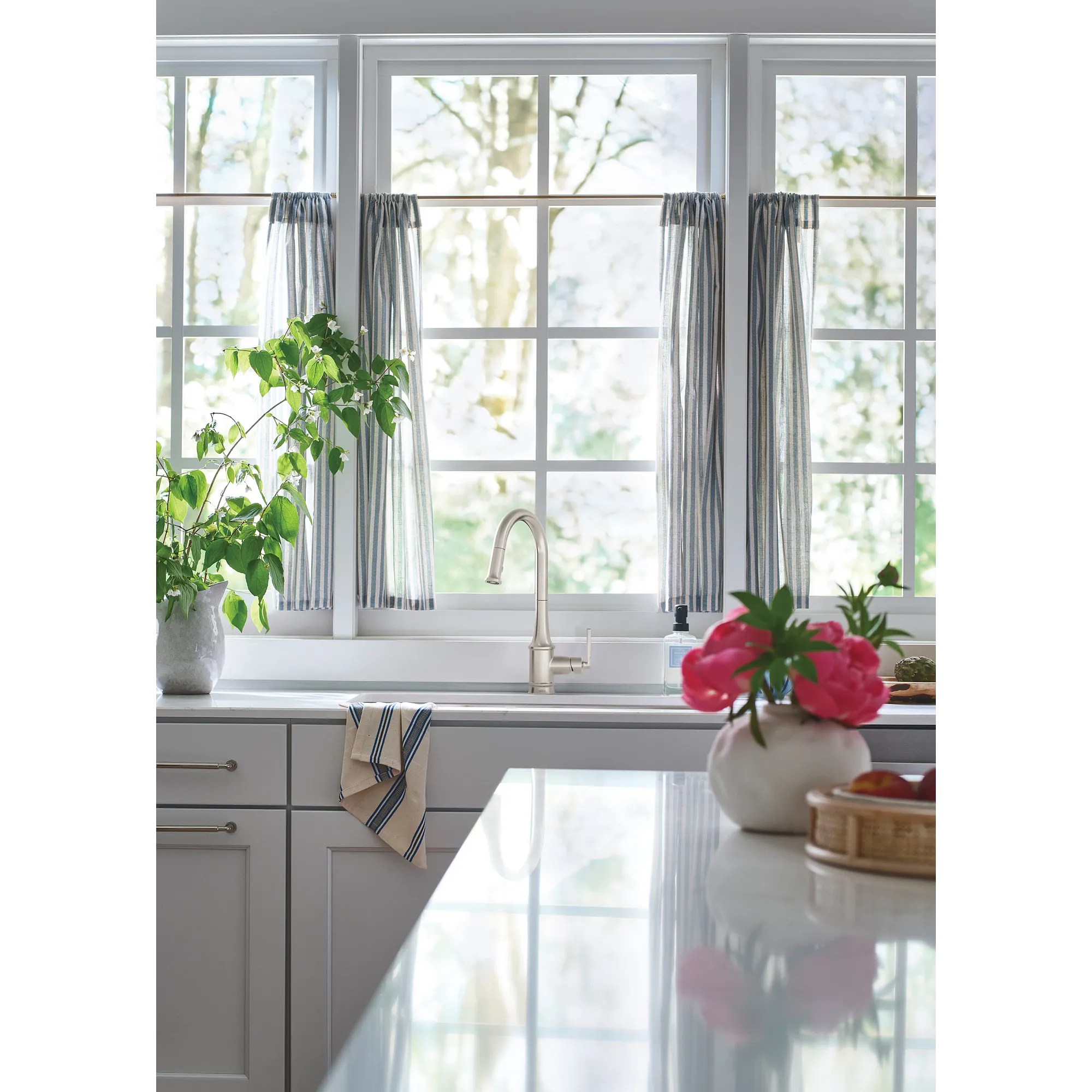 Judith One-Handle High Arc Pulldown Kitchen Faucet - Image 32