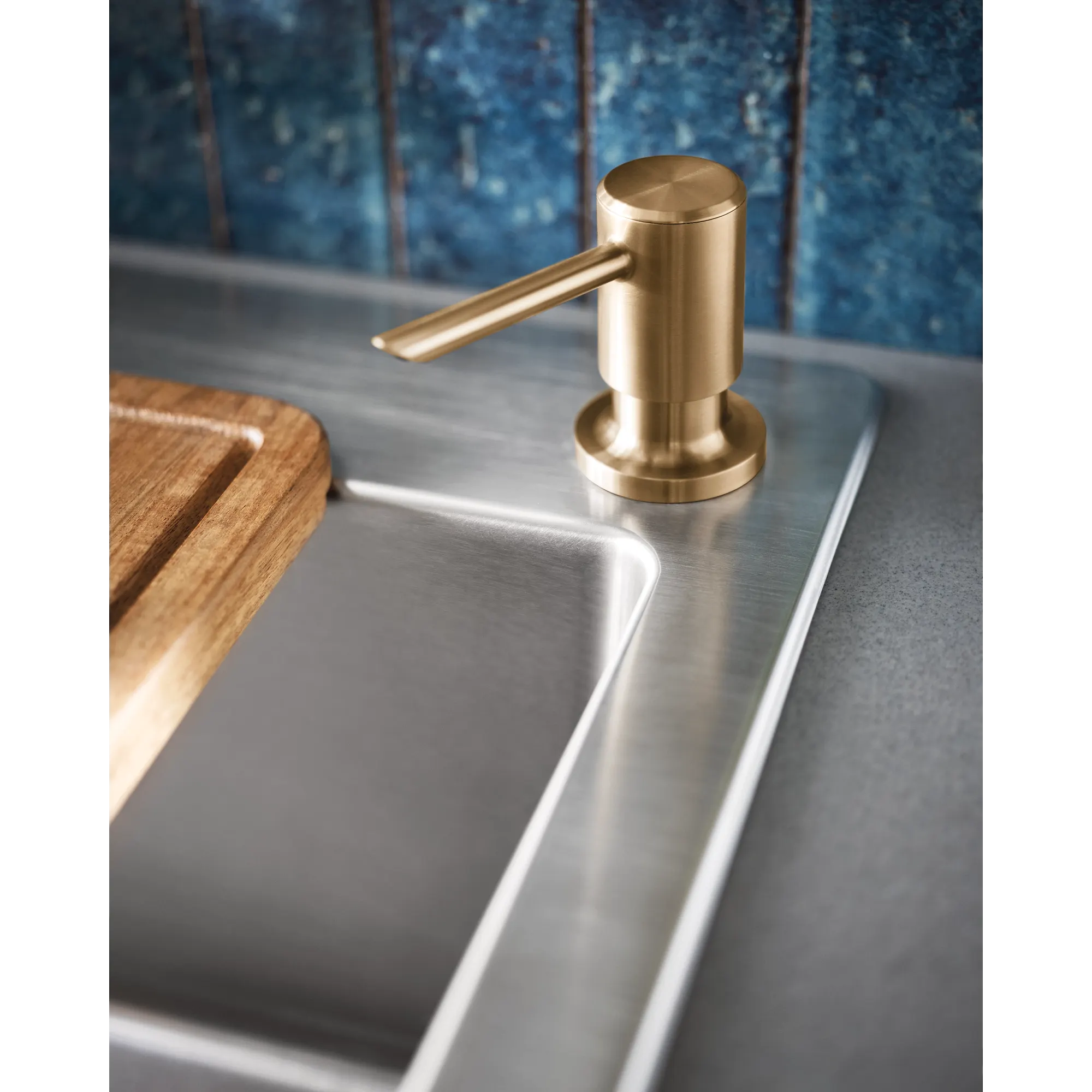 Nolia One-Handle Pre-Rinse Spring Pulldown Kitchen Faucet - Image 45
