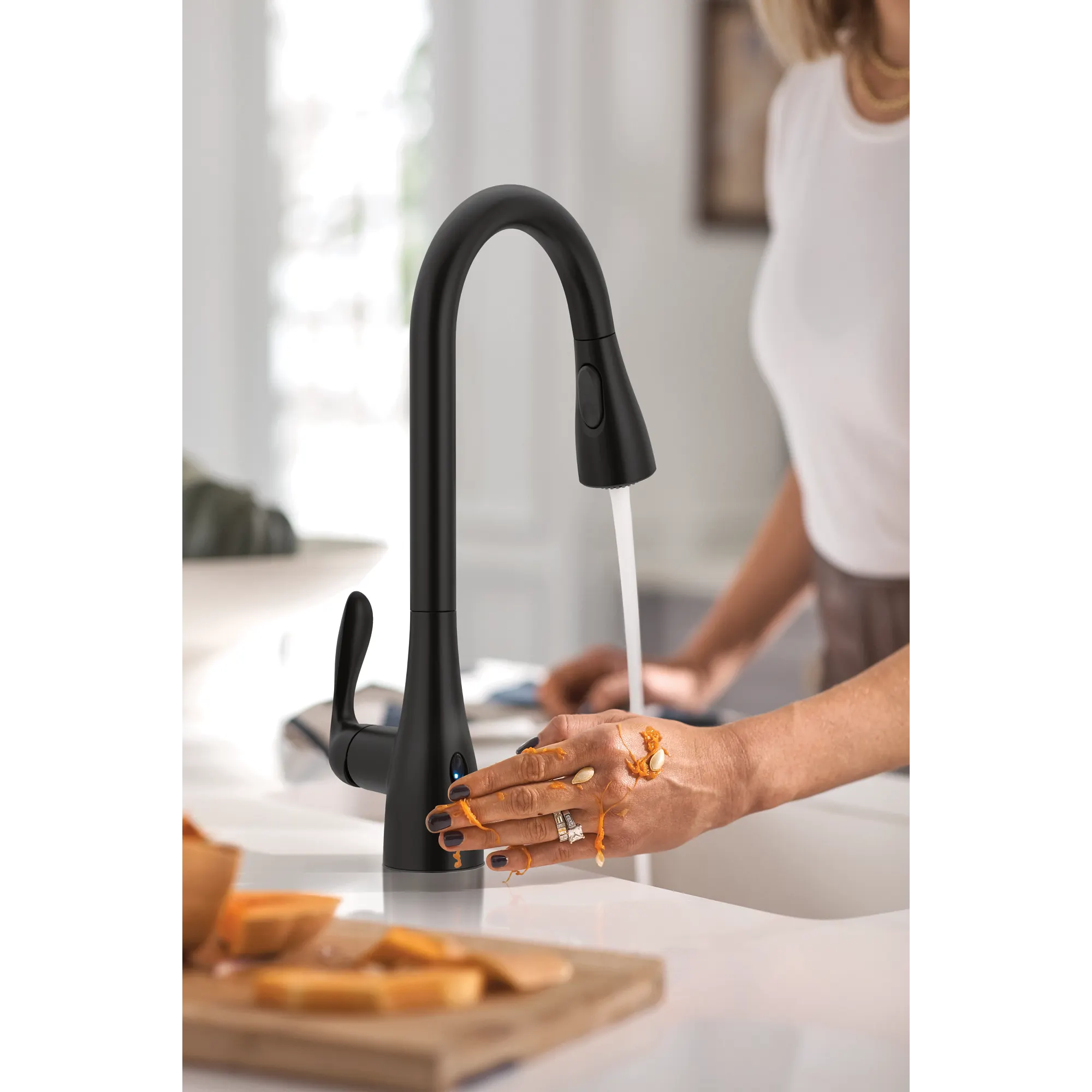Georgene MotionSense Wave One-Handle Pulldown Touchless Kitchen Faucet - Image 4