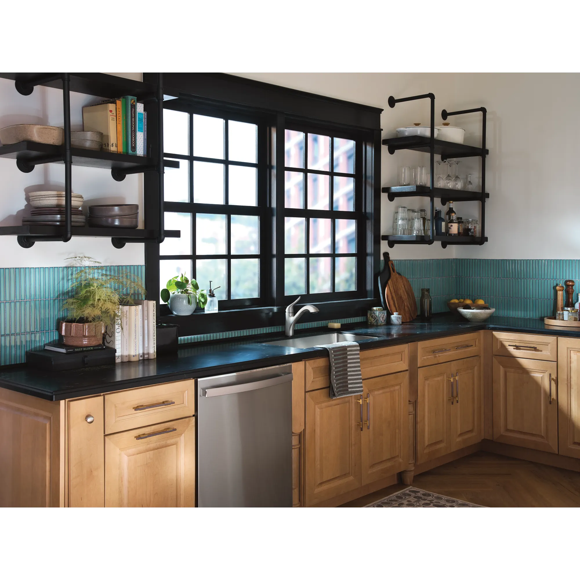 Koa One-Handle Pullout Kitchen Faucet - Image 15