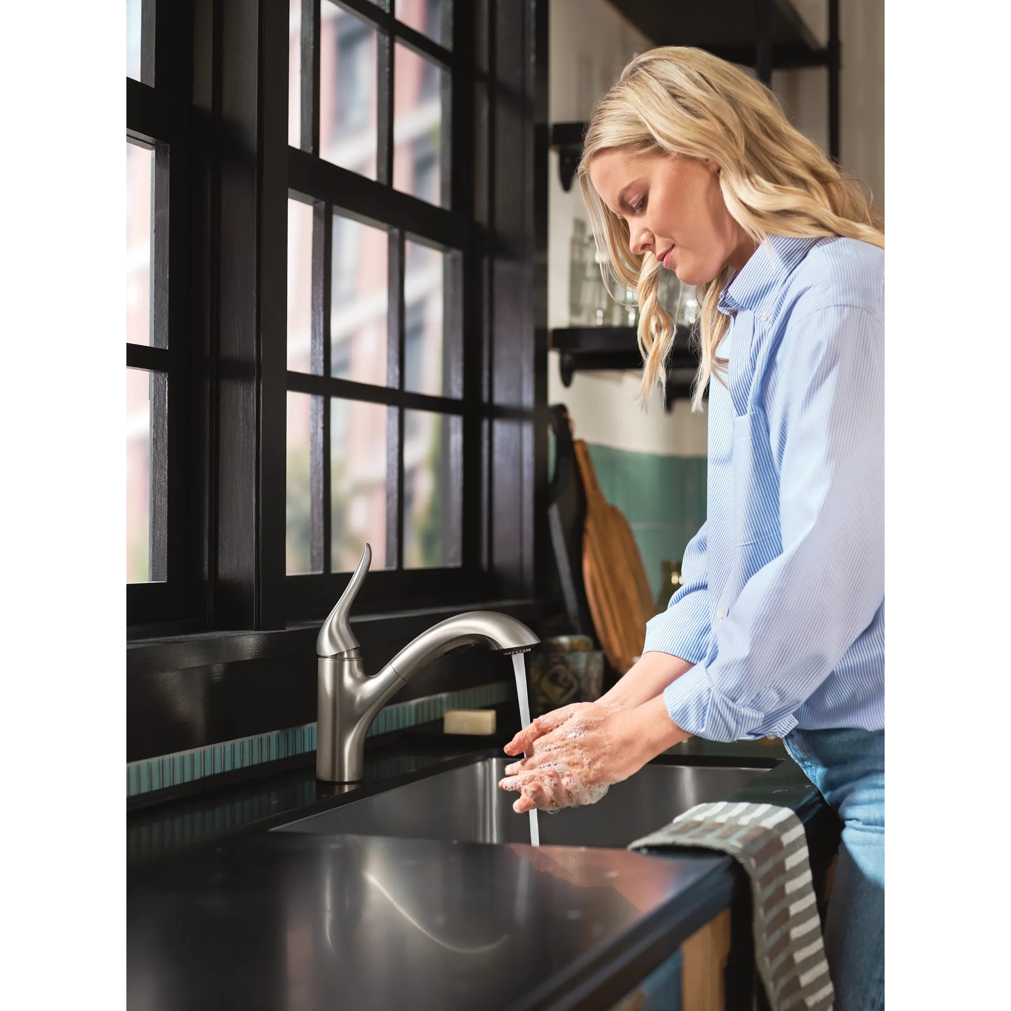 Koa One-Handle Pullout Kitchen Faucet - Image 22