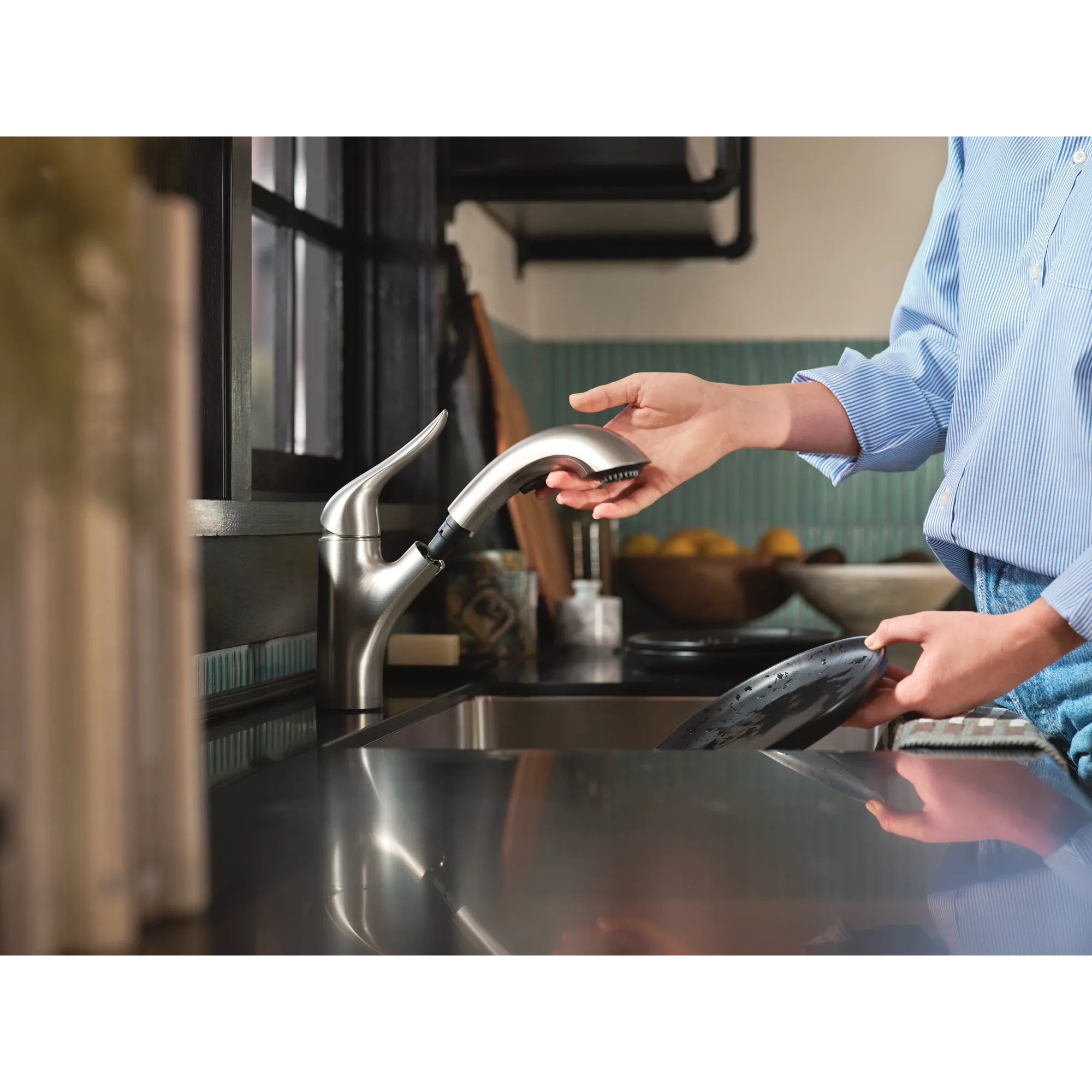 Koa One-Handle Pullout Kitchen Faucet - Image 25