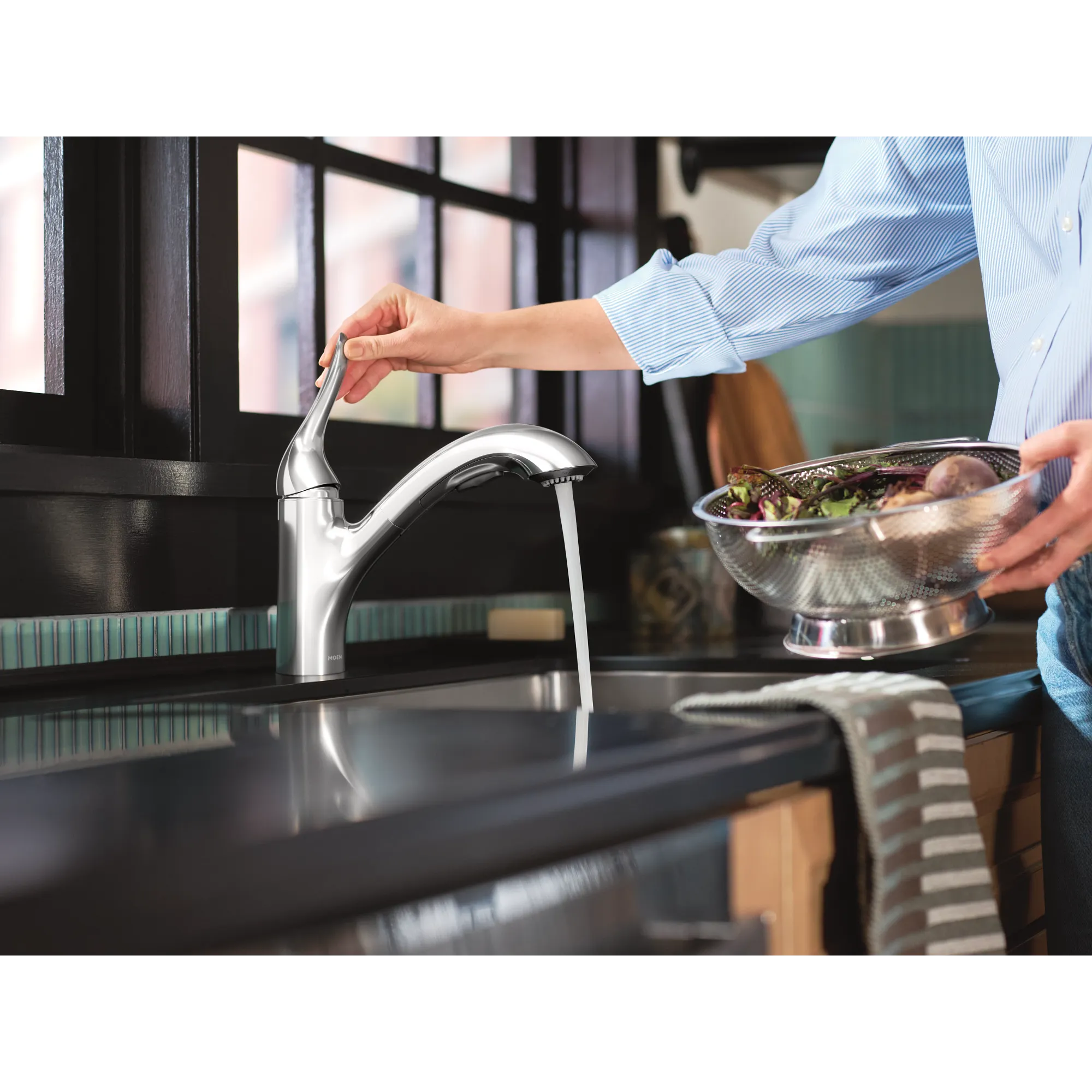 Koa One-Handle Pullout Kitchen Faucet - Image 4