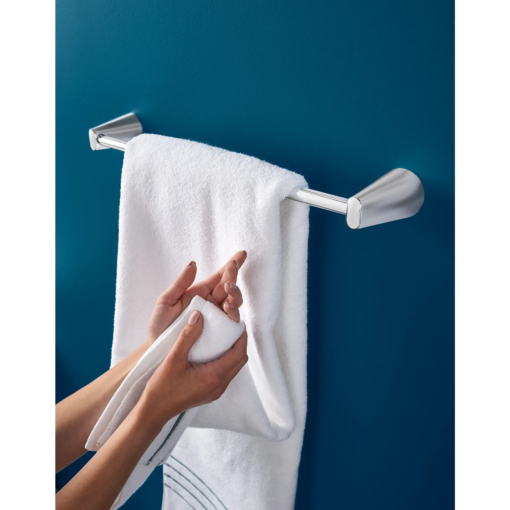 Kasey 18" Towel Bar - Image 4