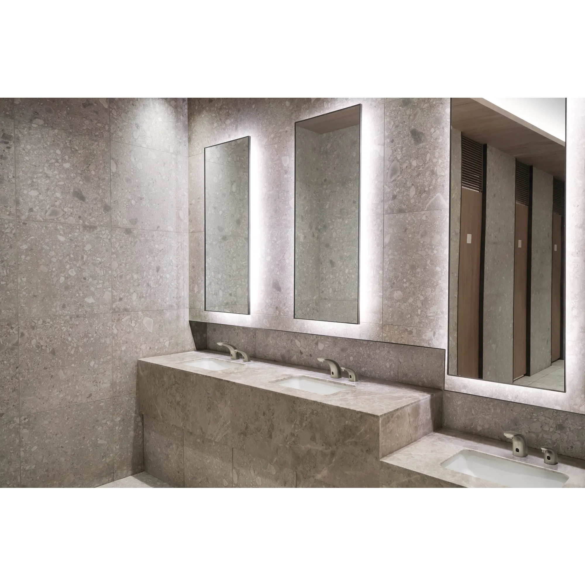 M-POWER Chrome sensor-operated lavatory faucet - Image 4