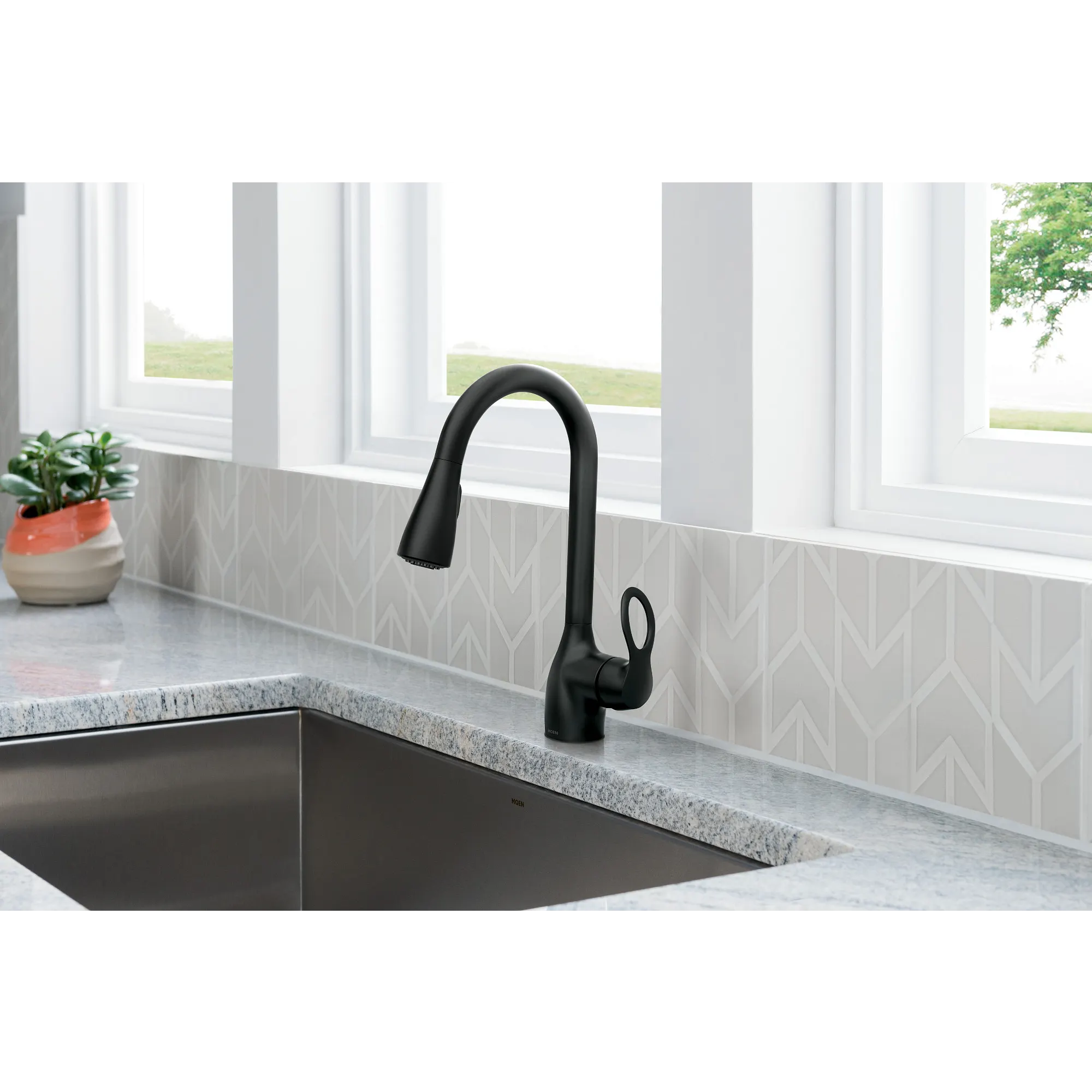 Kleo One-Handle Diverter Pulldown Kitchen Faucet - Image 24