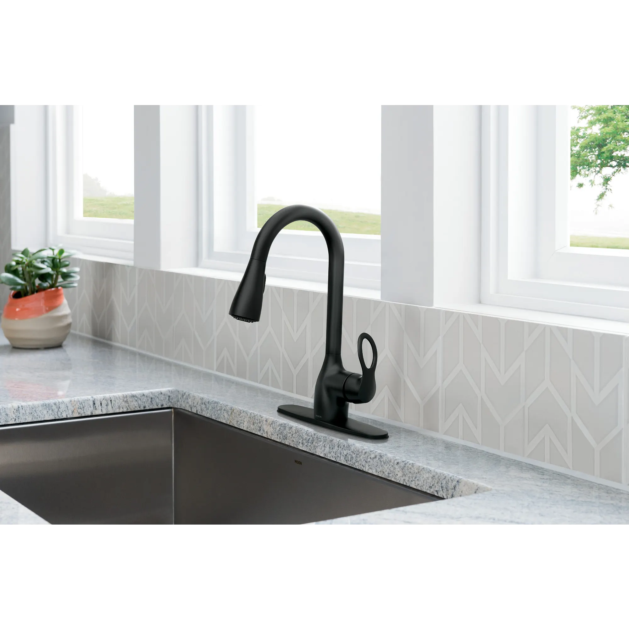 Kleo One-Handle Diverter Pulldown Kitchen Faucet - Image 25