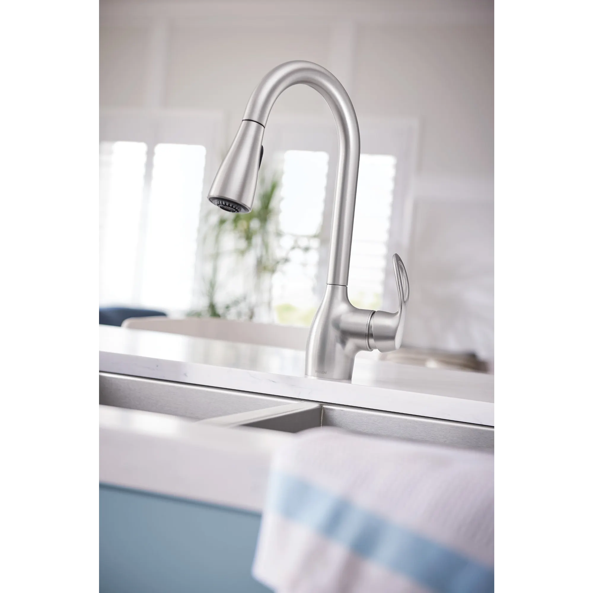Kleo One-Handle Diverter Pulldown Kitchen Faucet - Image 28
