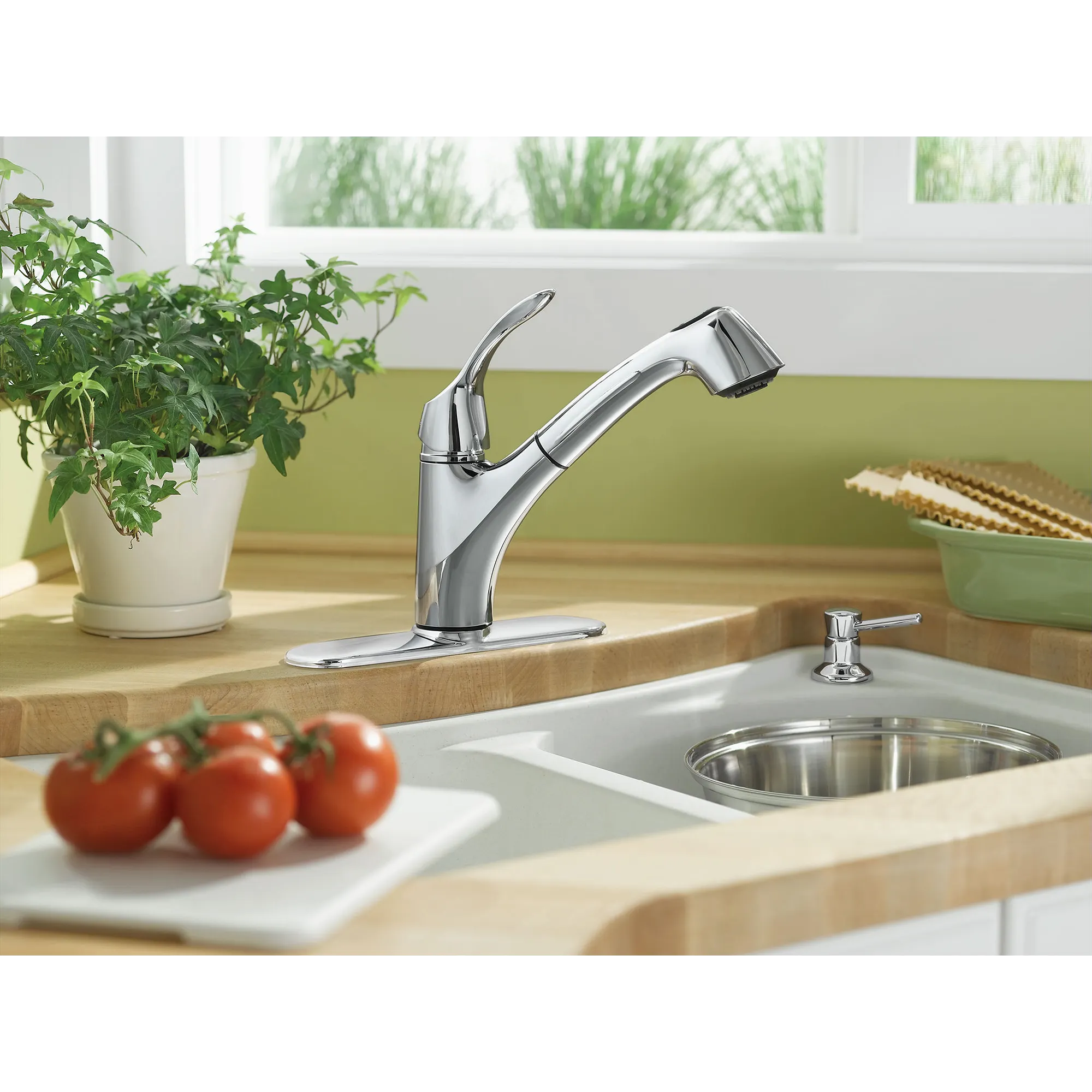 Torrance Chrome one-handle low arc pullout kitchen faucet - Image 2