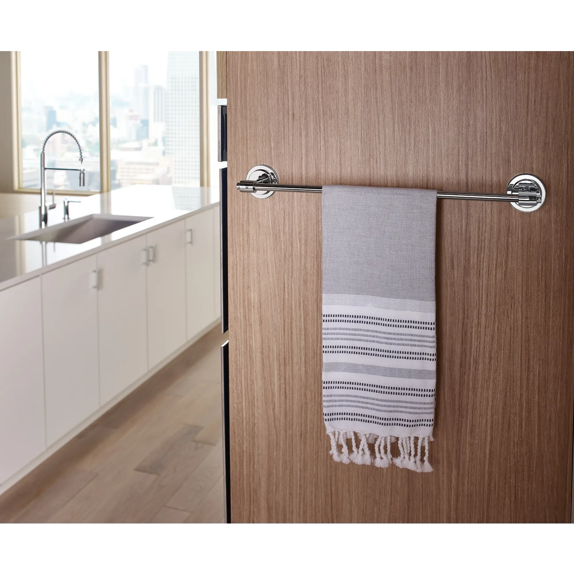 Iso 18" Towel Bar - Image 2